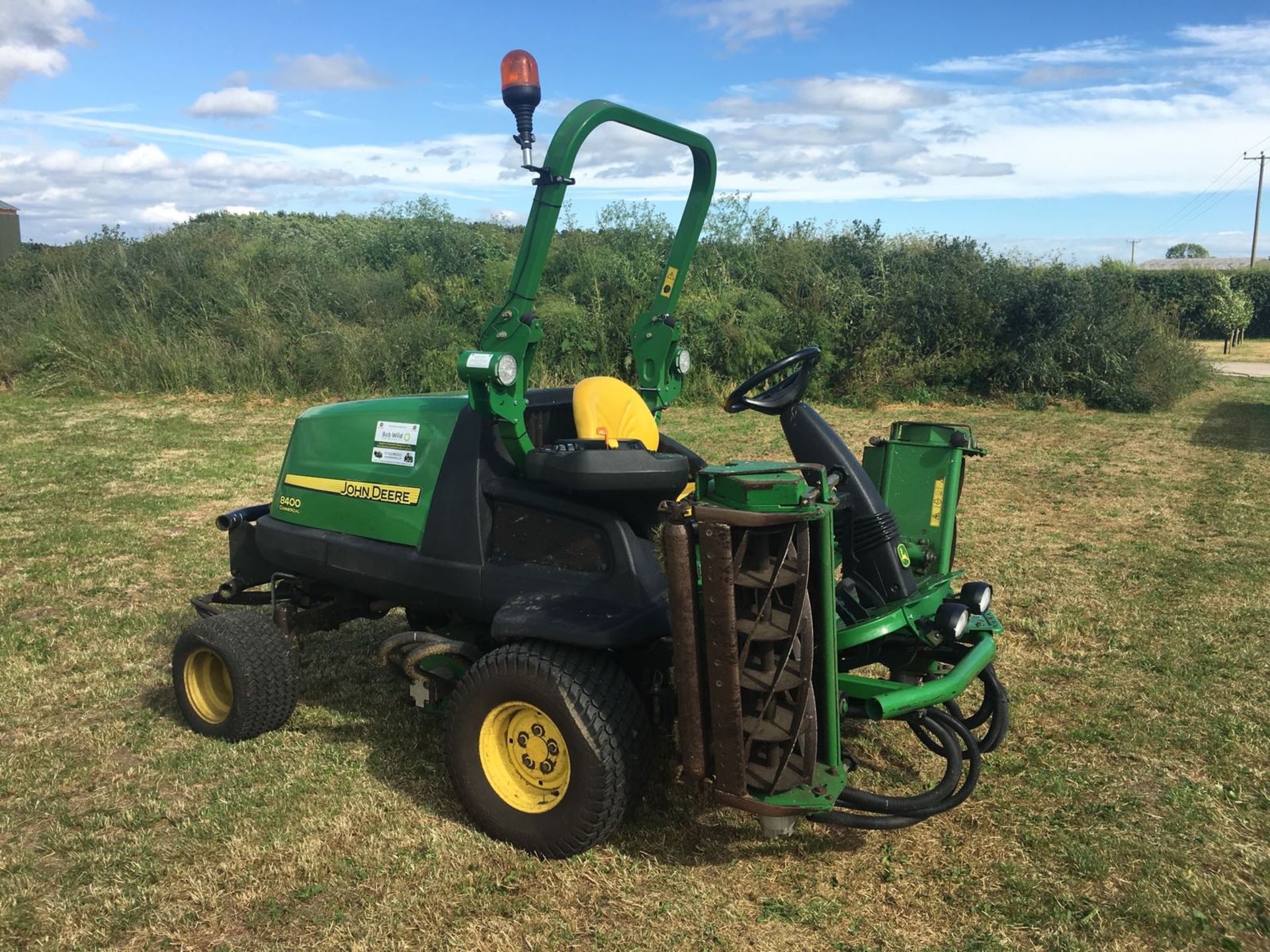 John Deere 8400 Triple Gang Ride on Mower - Image 5 of 12