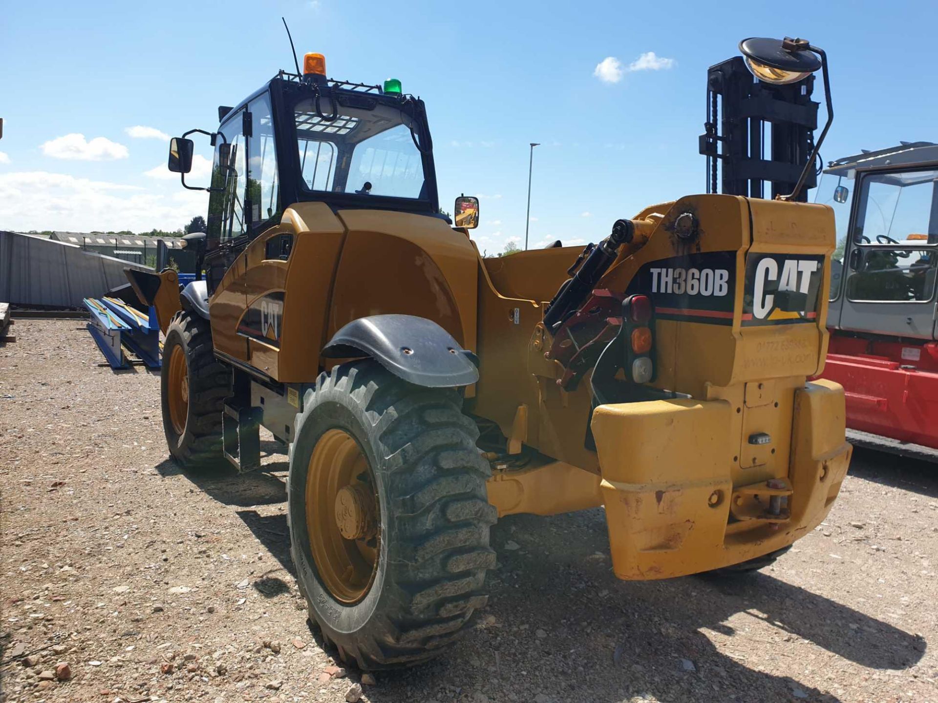 2007 CAT TH360B 13.5 metre telehandler - Image 2 of 10