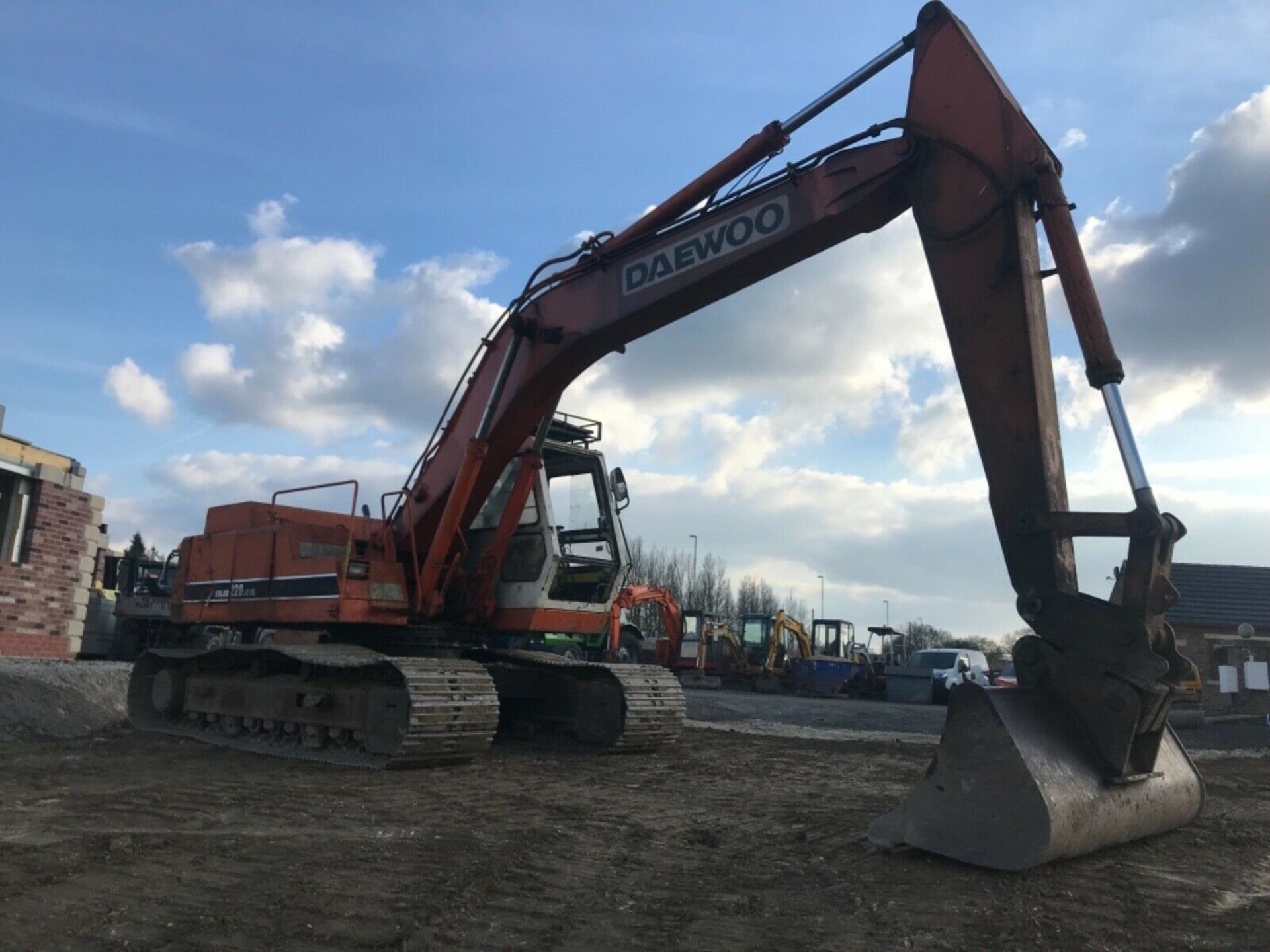 WITHDRAWN LOT Daewoo DH220LC Excavator 22 Tonnes. - Image 5 of 11