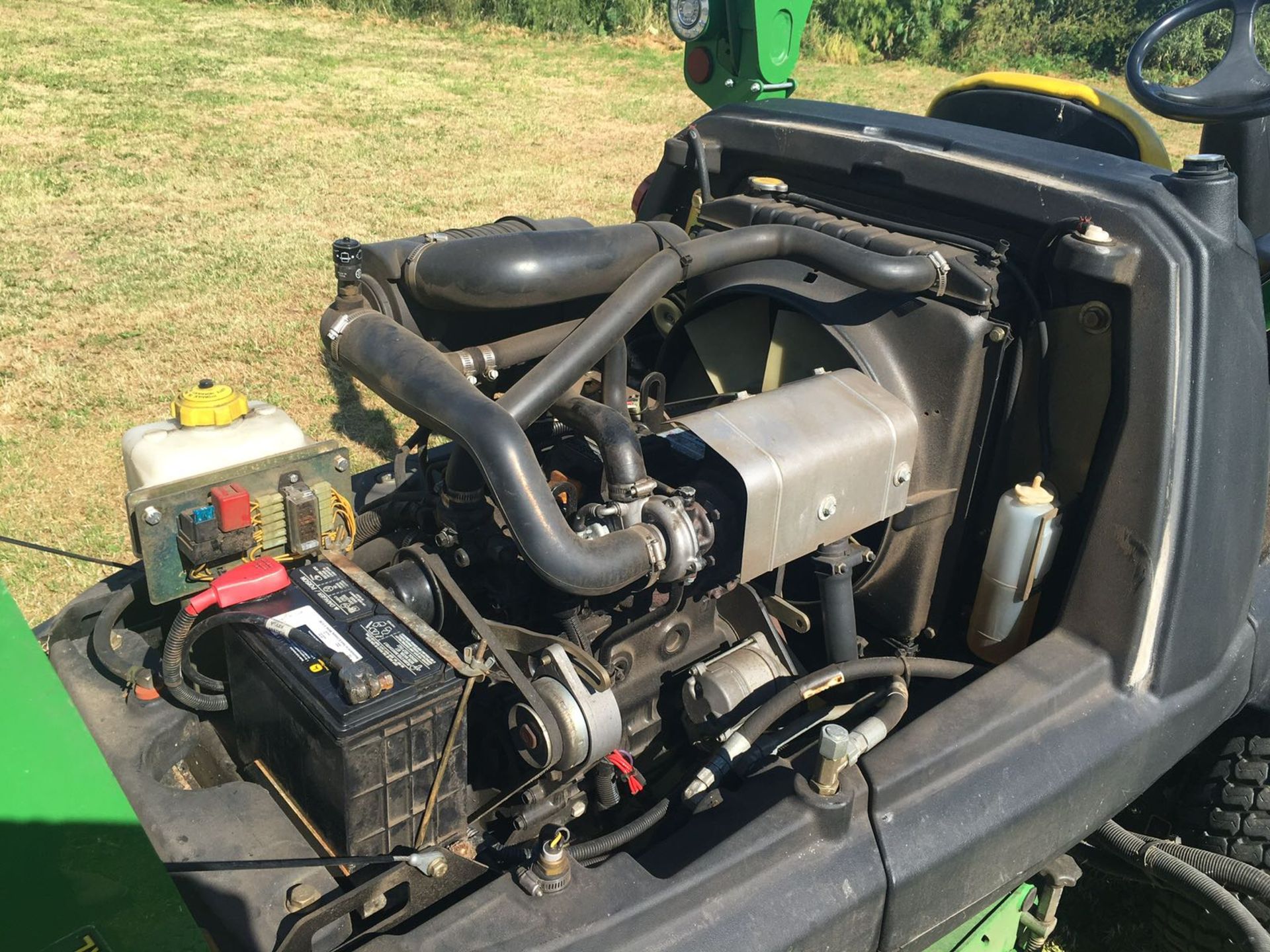 John Deere 8400 Triple Gang Ride on Mower - Image 9 of 12