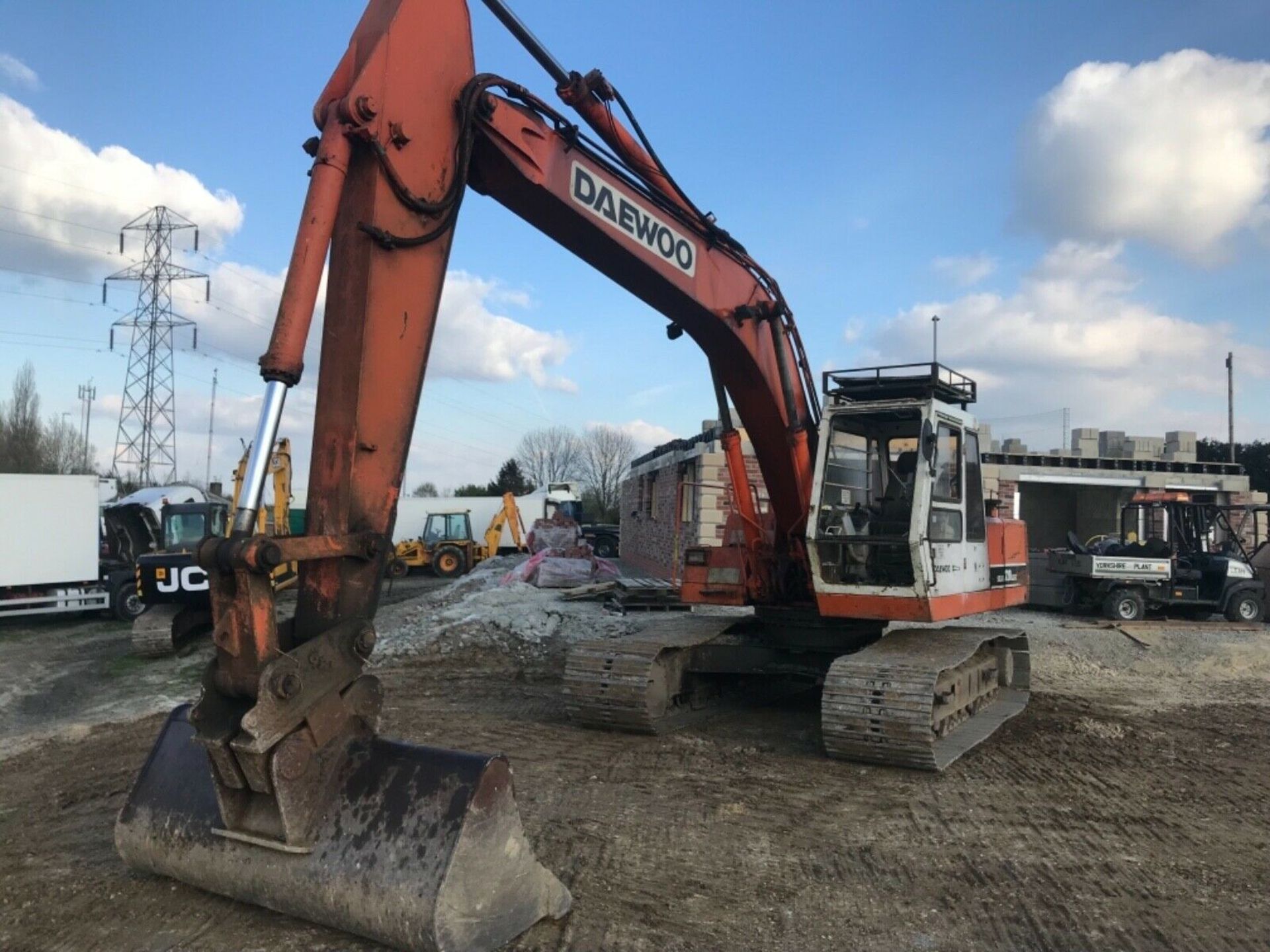 WITHDRAWN LOT Daewoo DH220LC Excavator 22 Tonnes. - Image 2 of 11