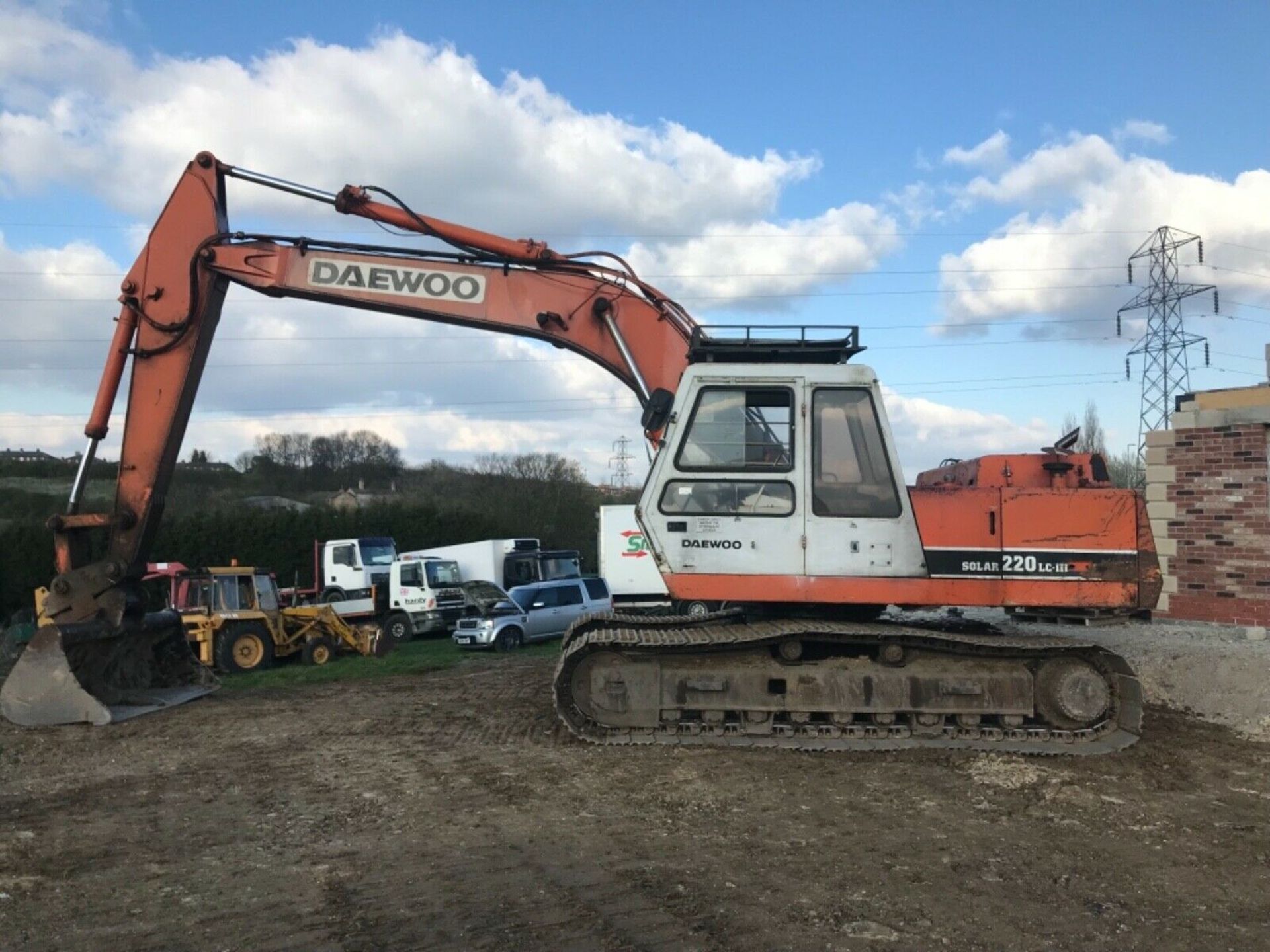 WITHDRAWN LOT Daewoo DH220LC Excavator 22 Tonnes.