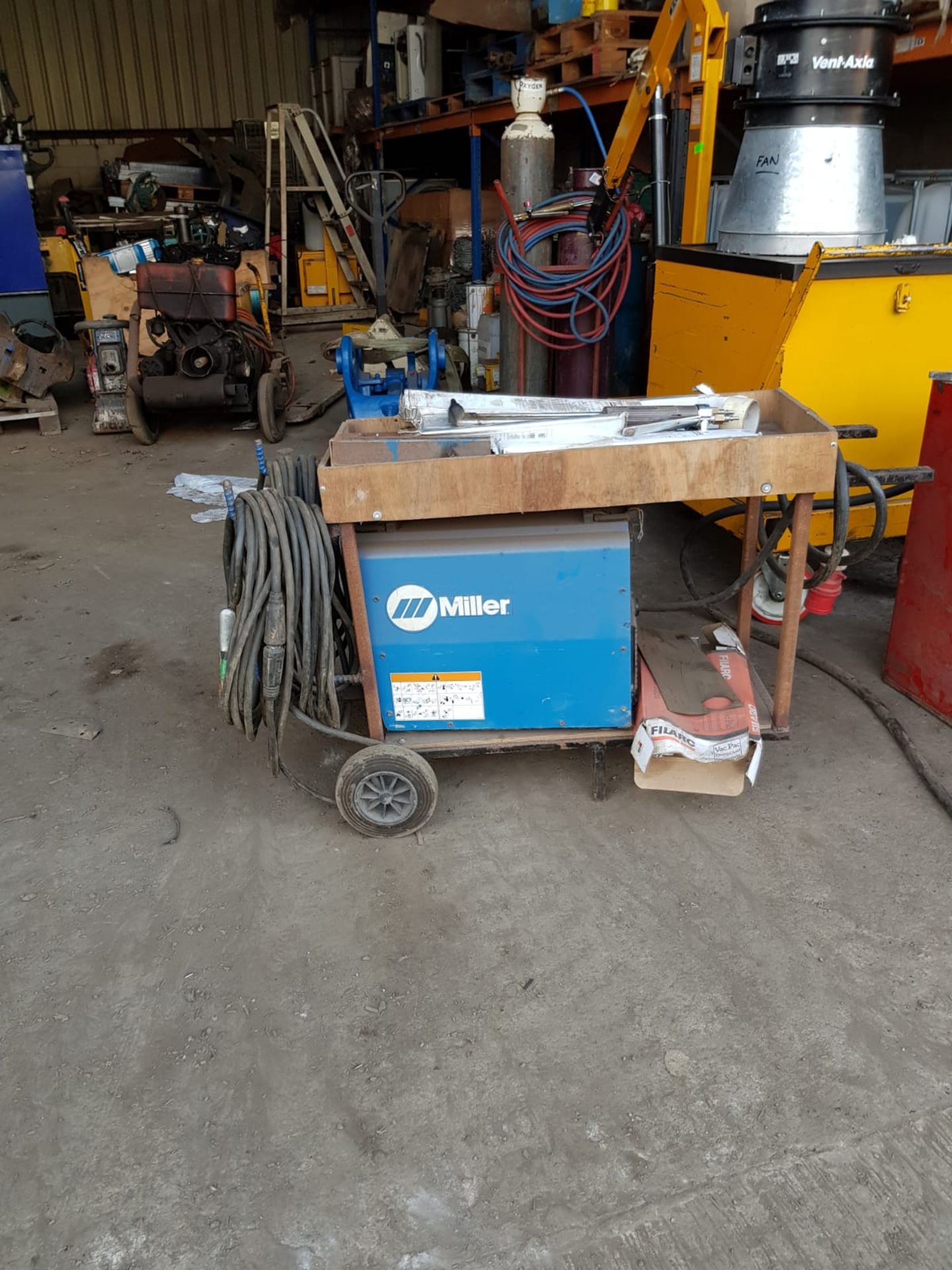 Miller XMT 304 DC Inverter Arc Welder