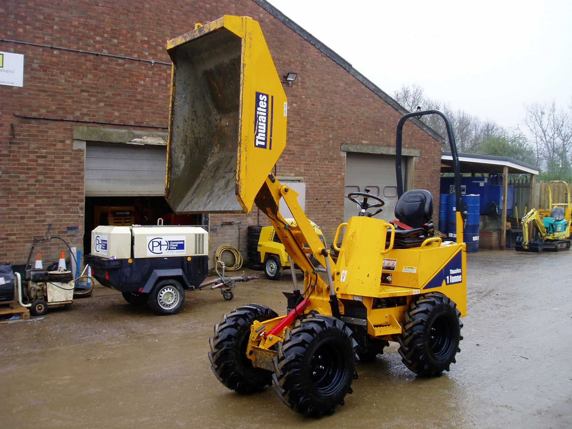 Thwaites 1 Ton High Discharge Dumper