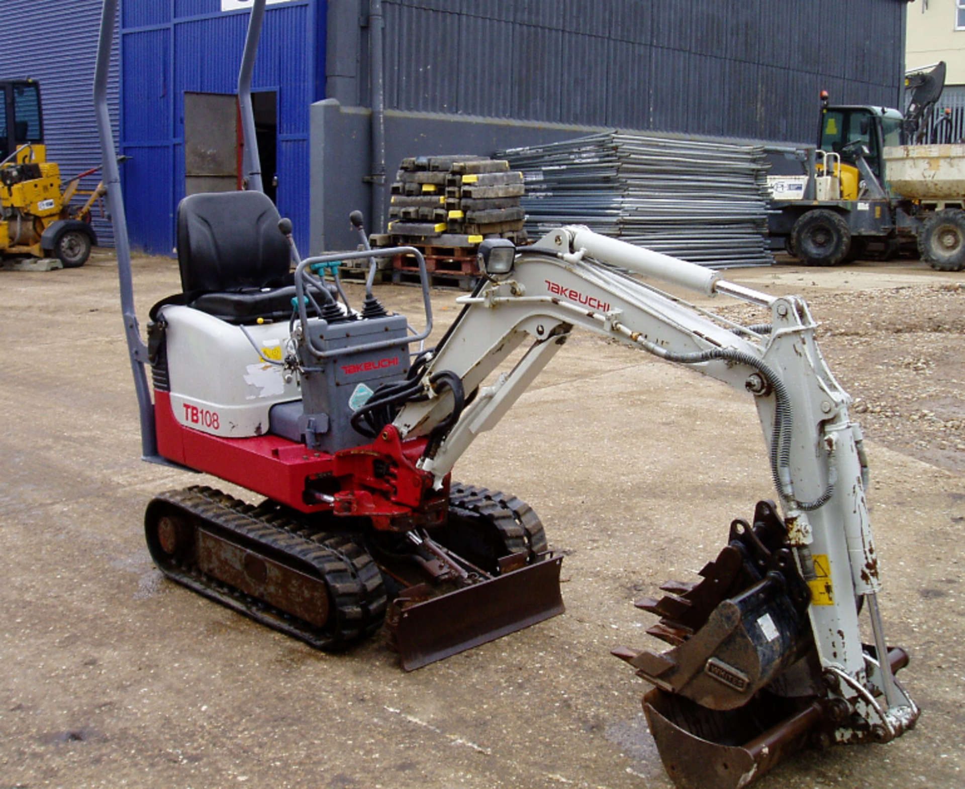 Takeuchi TB108 880Kgs Micro Excavator - Image 5 of 20