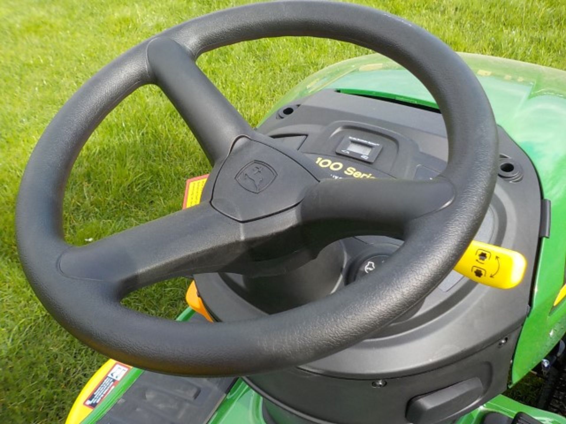 2019 JOHN DEERE E110 19HP RIDE ON MOWER 42” DECK – AS NEW - Image 9 of 11