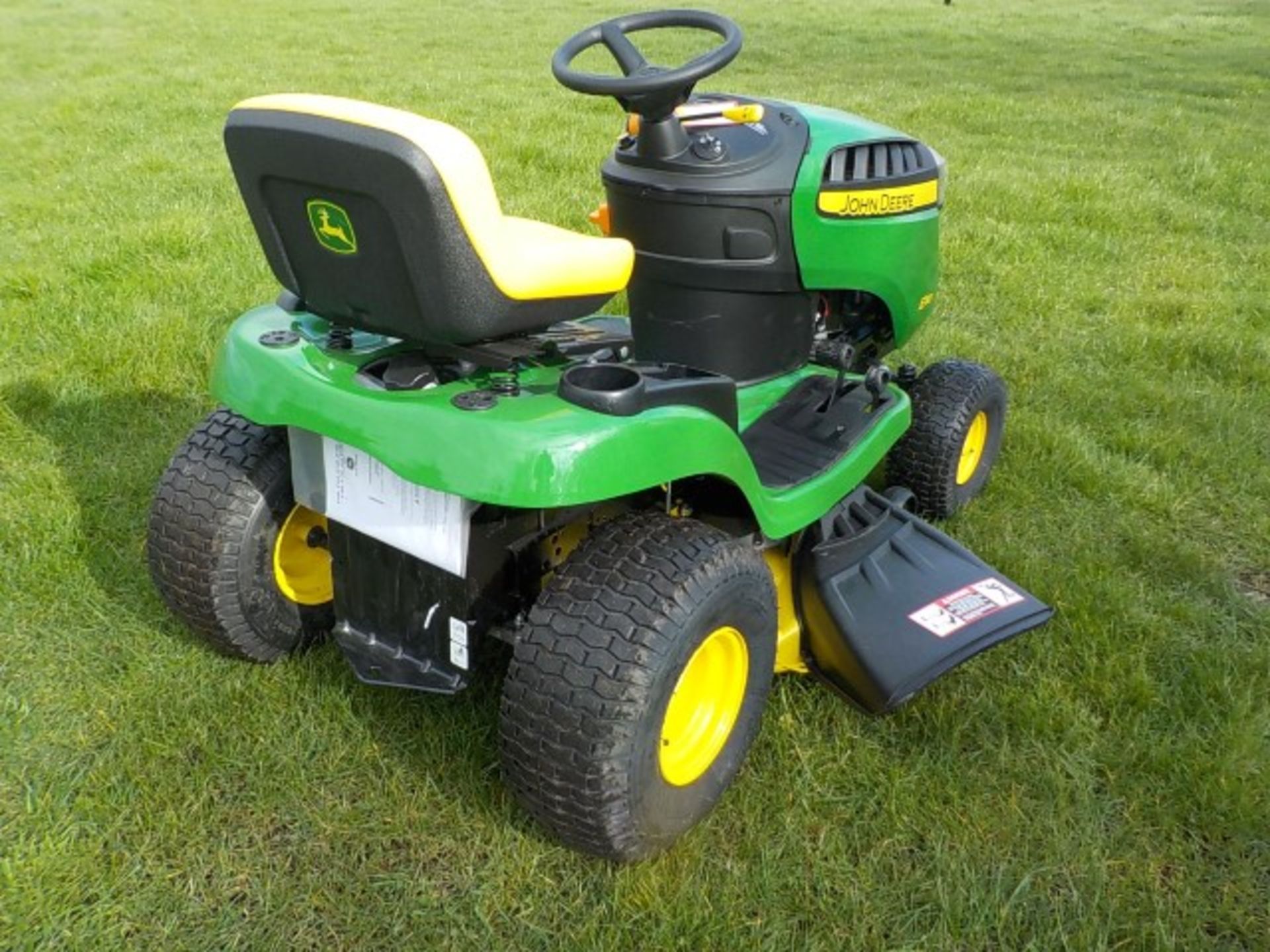 2019 JOHN DEERE E110 19HP RIDE ON MOWER 42” DECK – AS NEW - Image 5 of 11