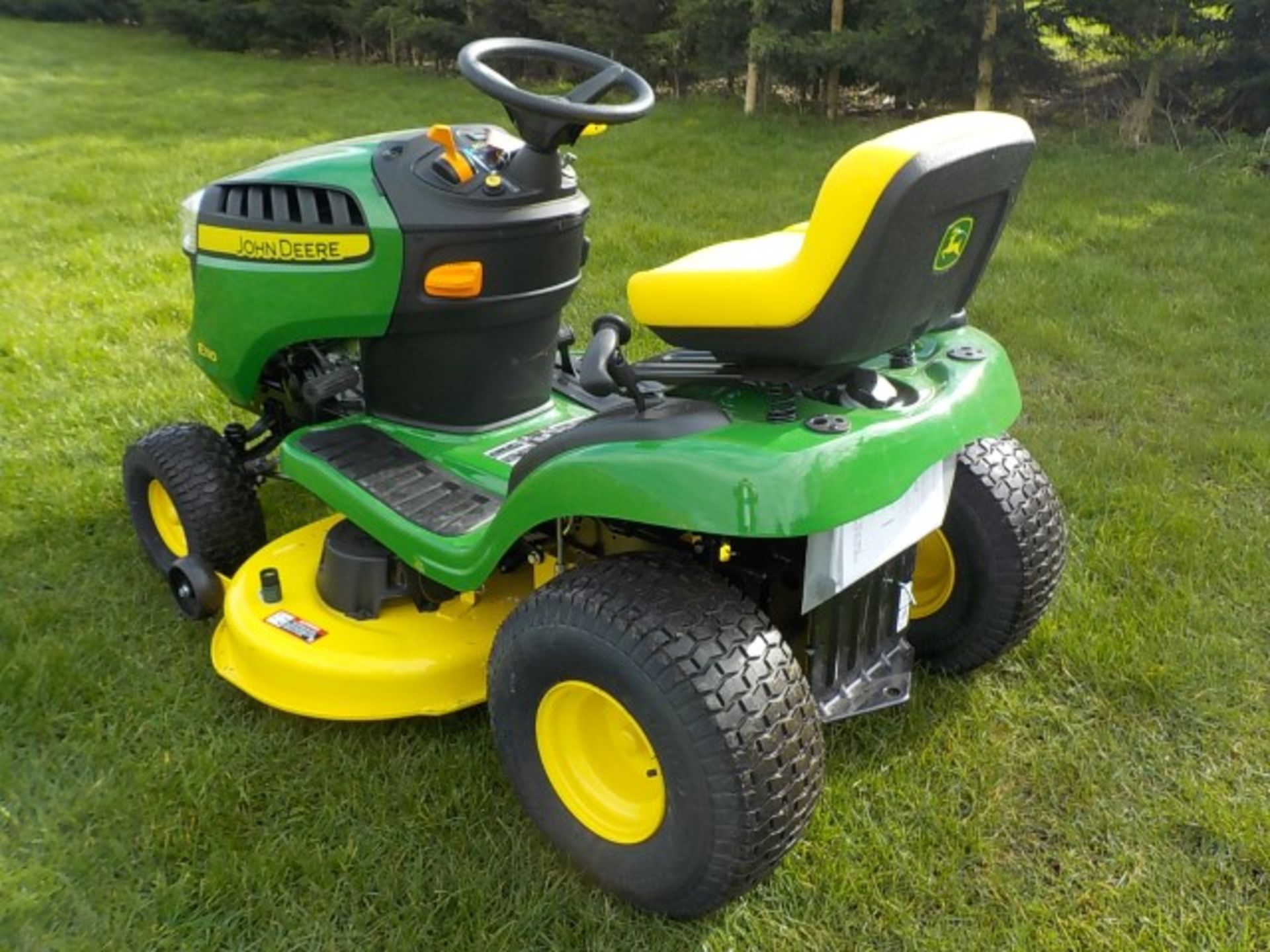 2019 JOHN DEERE E110 19HP RIDE ON MOWER 42” DECK – AS NEW - Image 3 of 11