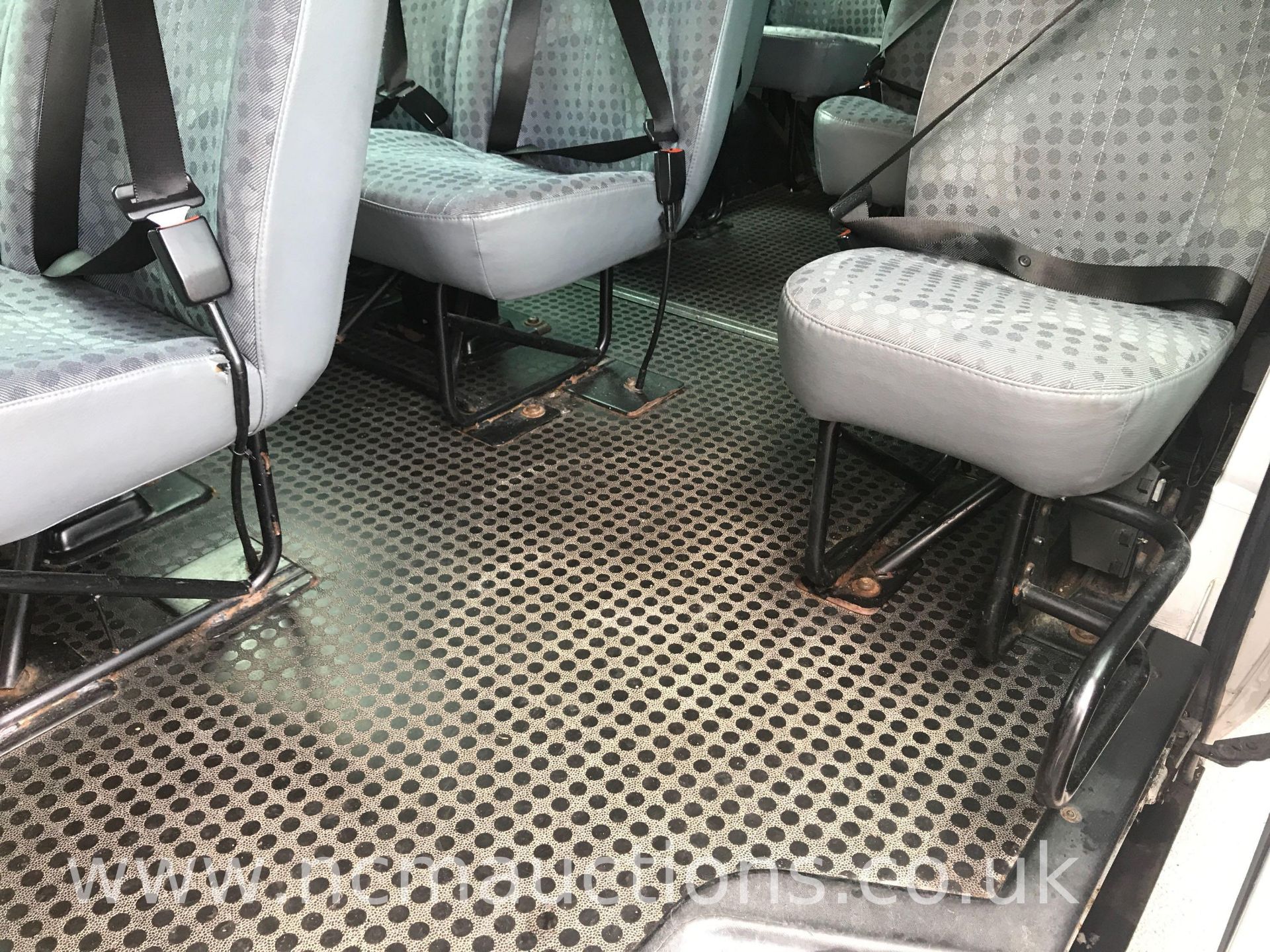 Transit 100 17-Seat RWD Minibus - Image 23 of 23