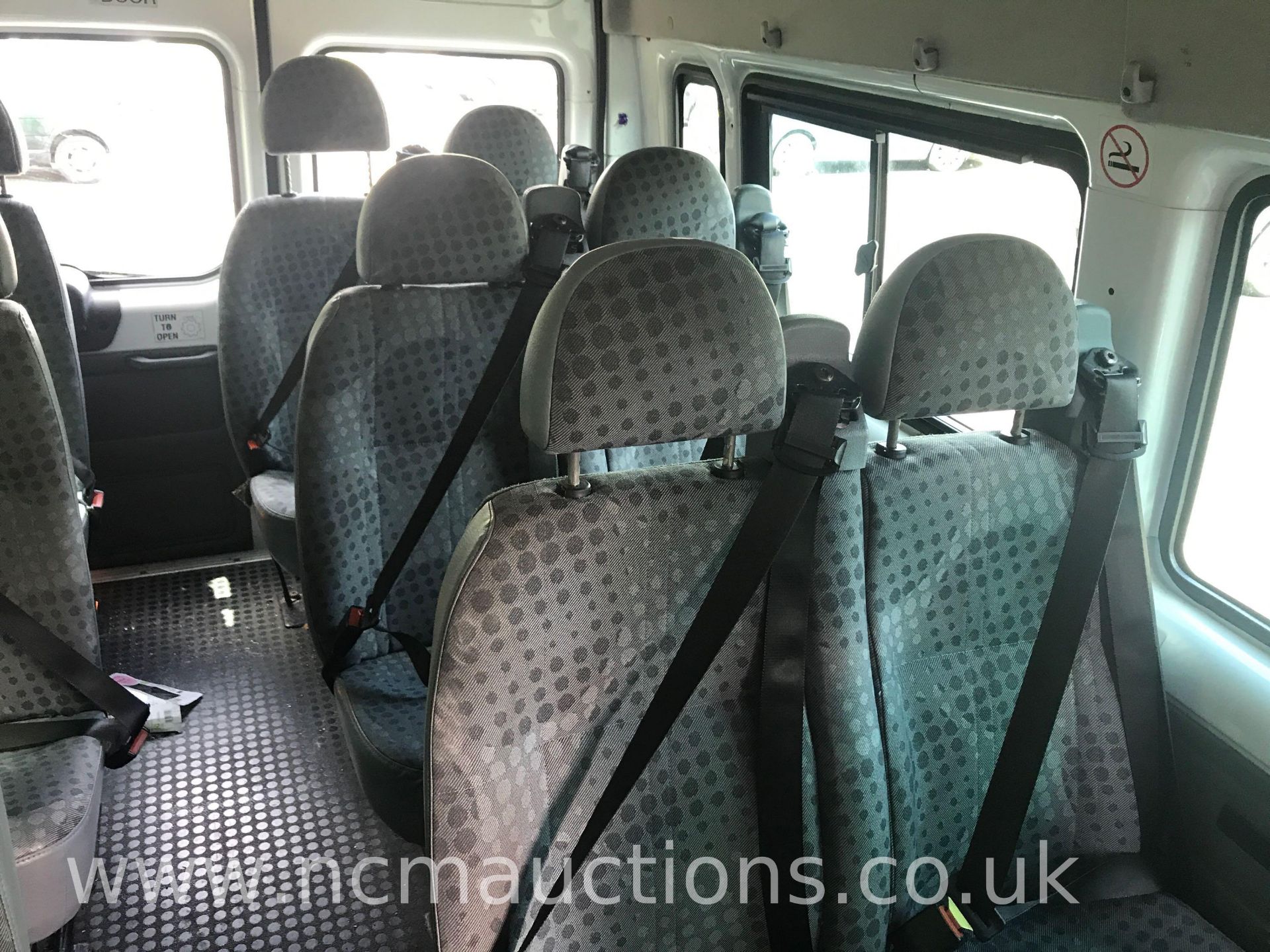 Transit 100 17 Seat RWD Minibus - Image 11 of 19