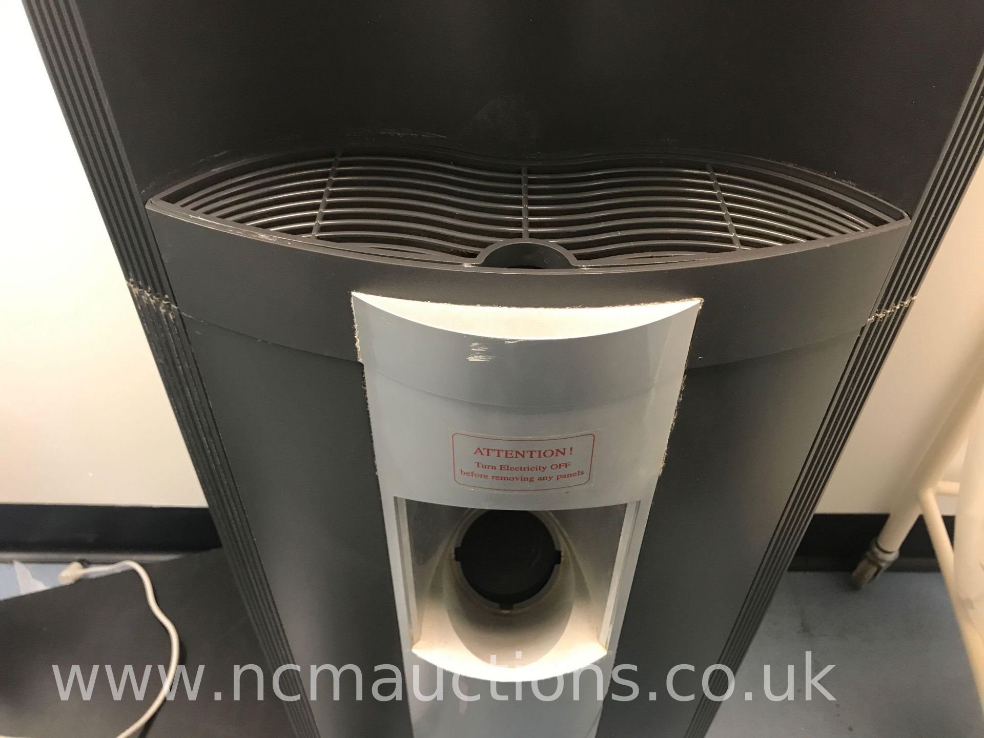 AA4400X FLOOR STANDING MAINS FED WATER COOLER - Image 3 of 7