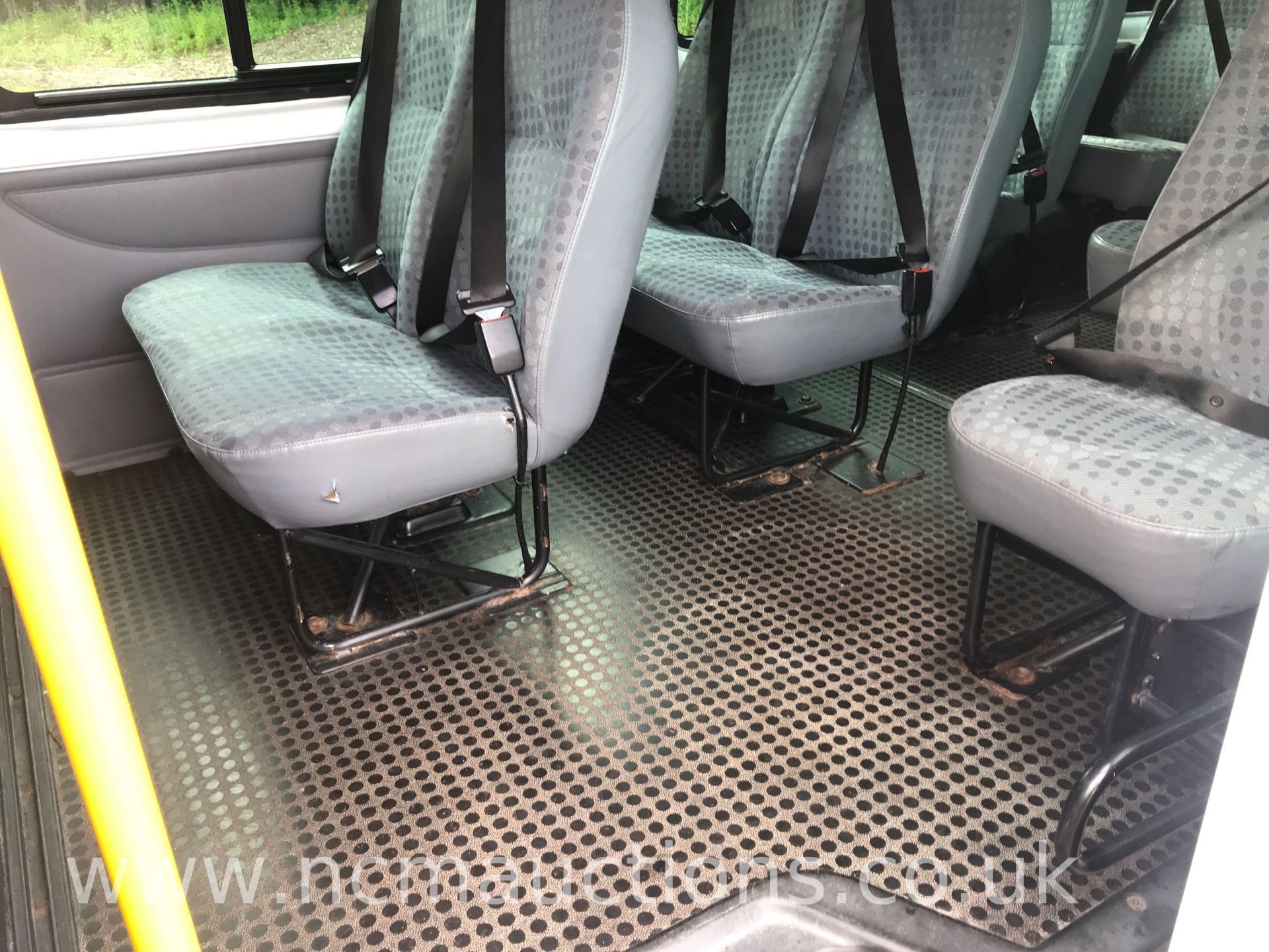 Transit 100 17-Seat RWD Minibus - Image 20 of 23