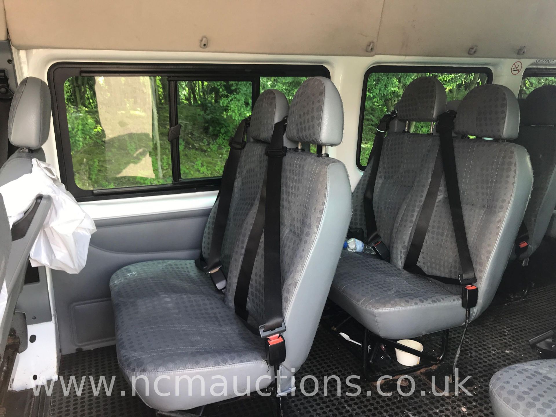 Transit 100 17 Seat RWD Minibus - Image 13 of 19