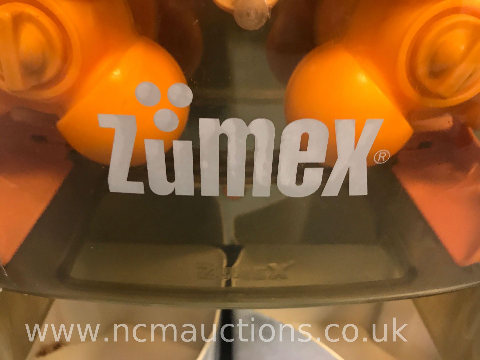 Zumex 100 Auto Orange Juicer - Image 7 of 9