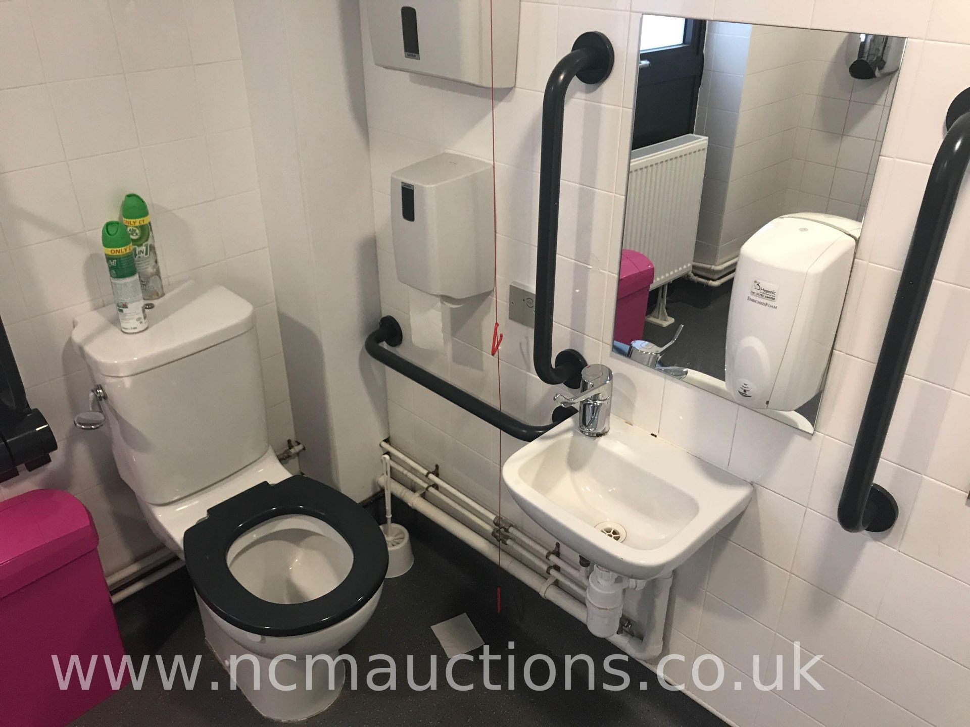 Disabled Toilet - Image 7 of 11