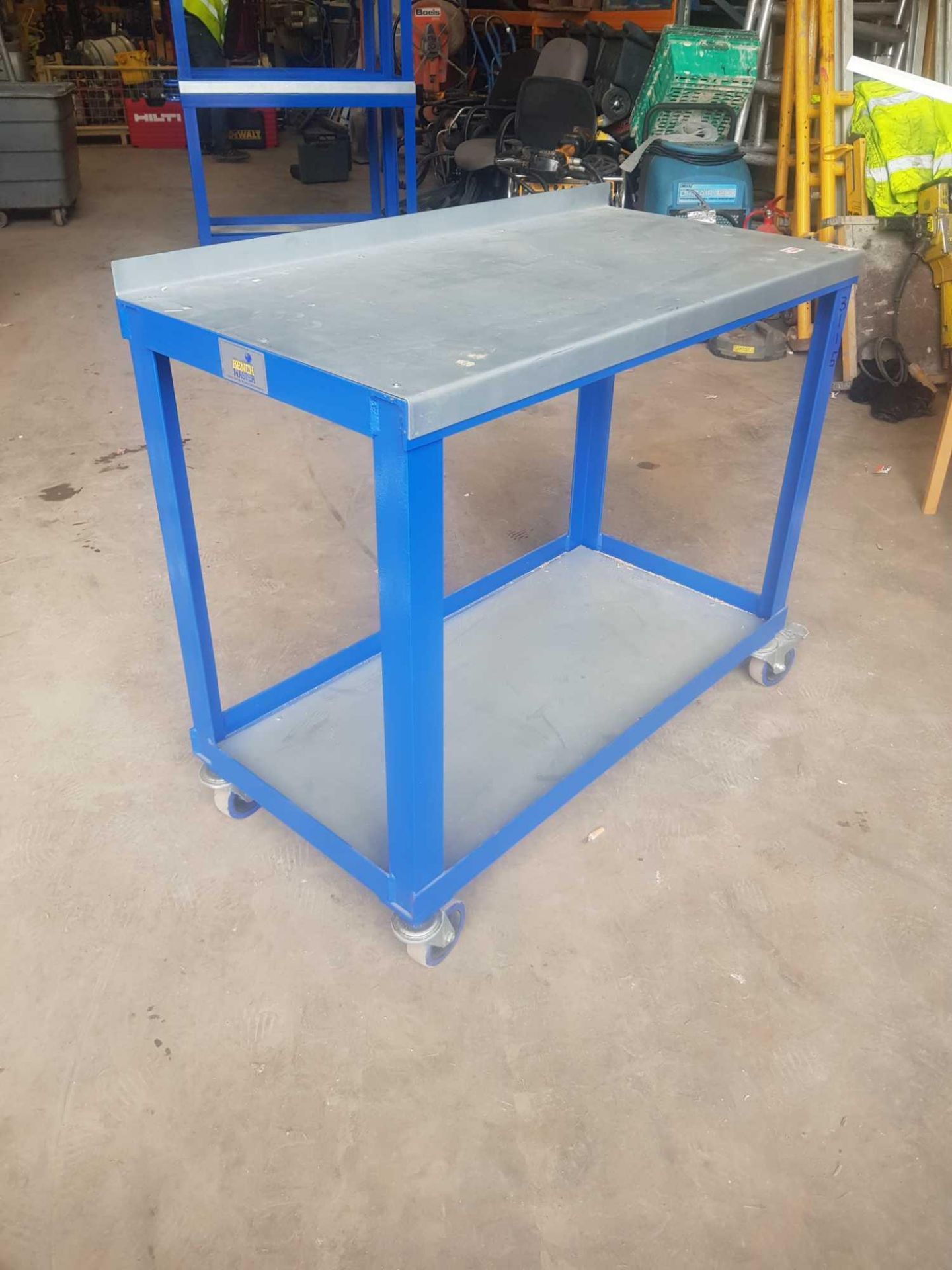 Mobile work bench