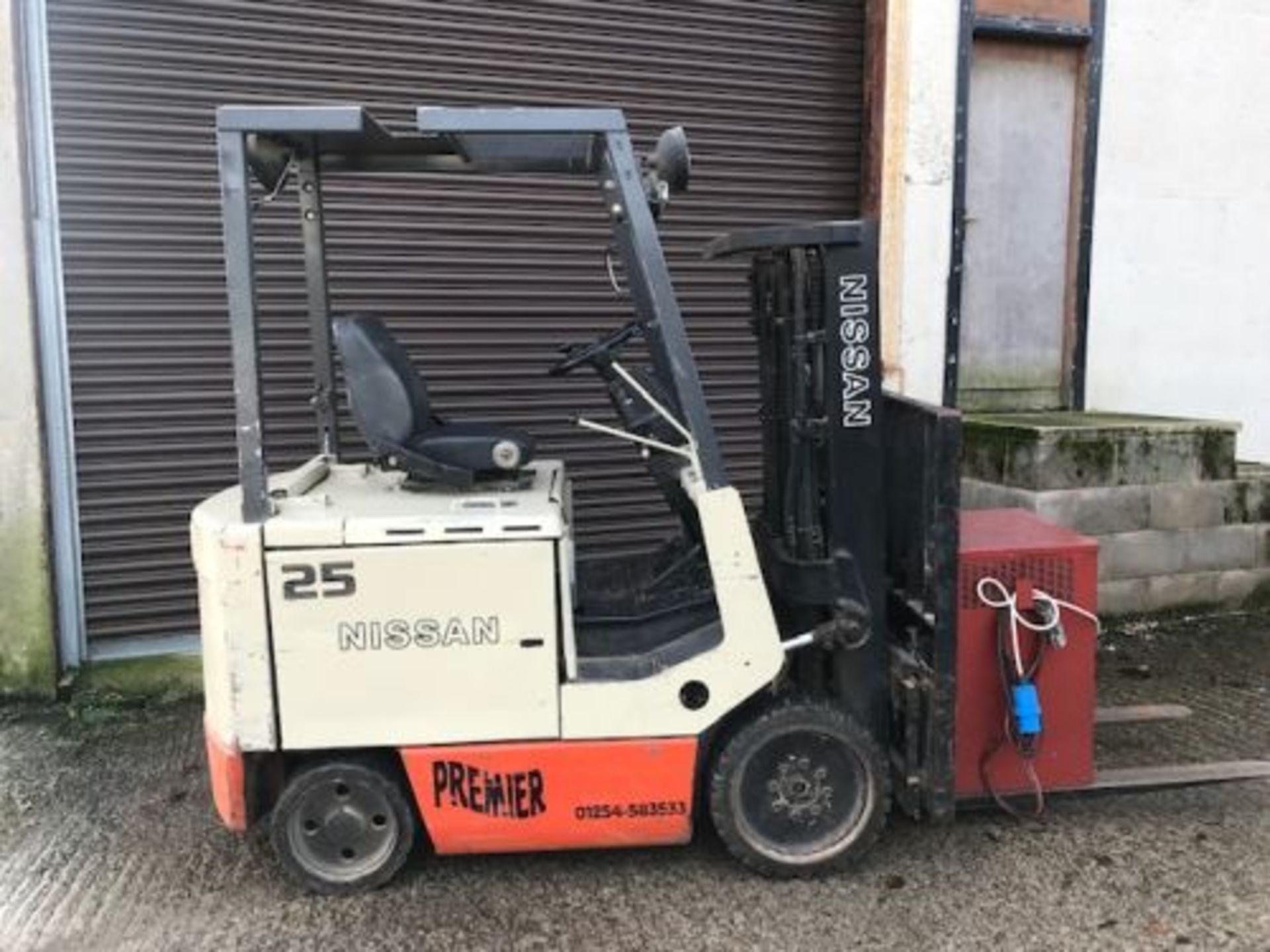 Nissan 2.5 tonne electric forklift