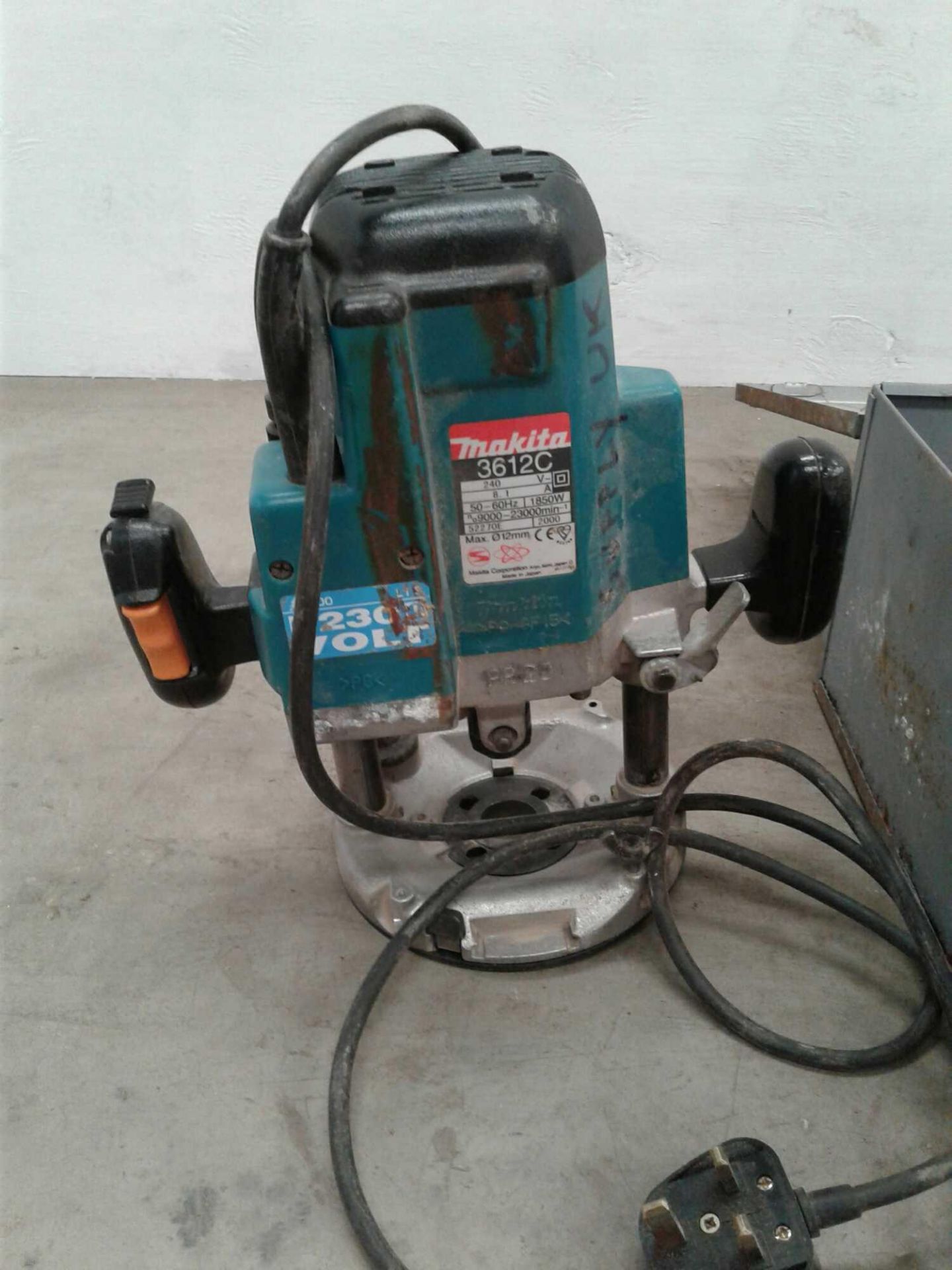 Makita router 230v