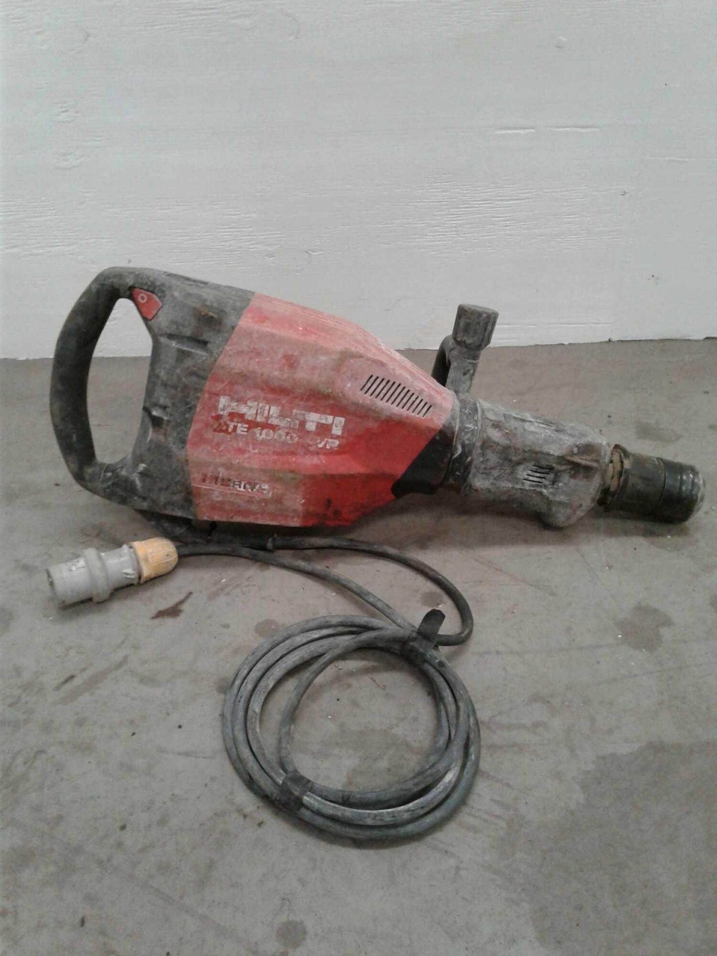 Hilti te1000 heavy breaker 110 V - Image 2 of 2