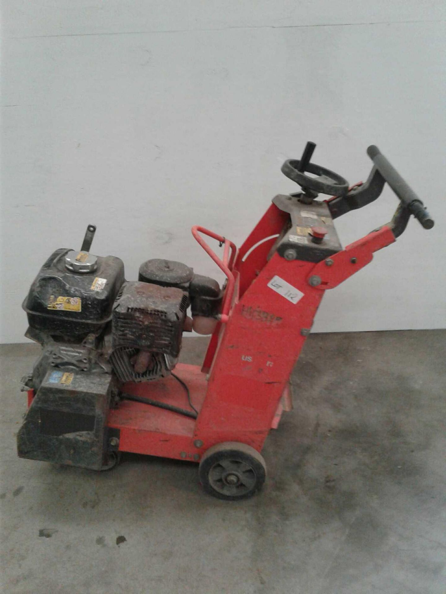 Petrol concrete floor saw