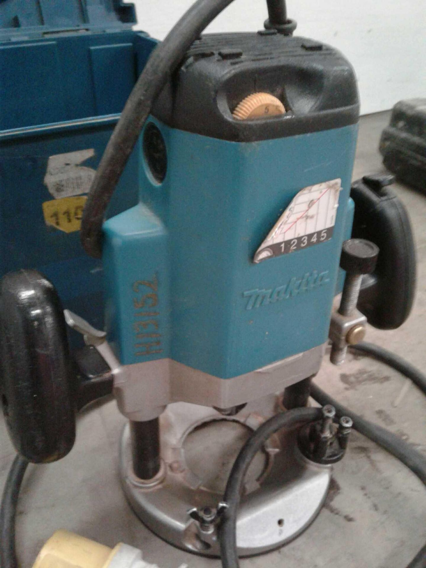 Makita router 110v - Image 2 of 4