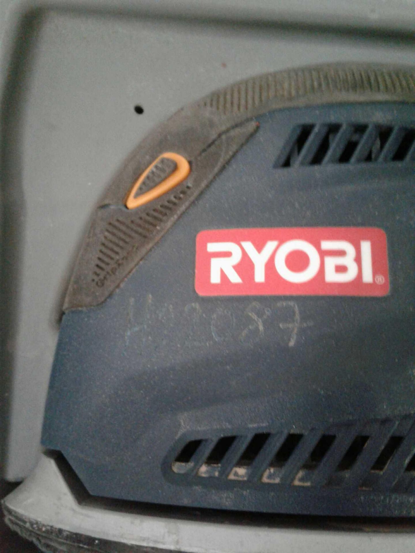 RYOBI 230V detail sander - Image 2 of 3