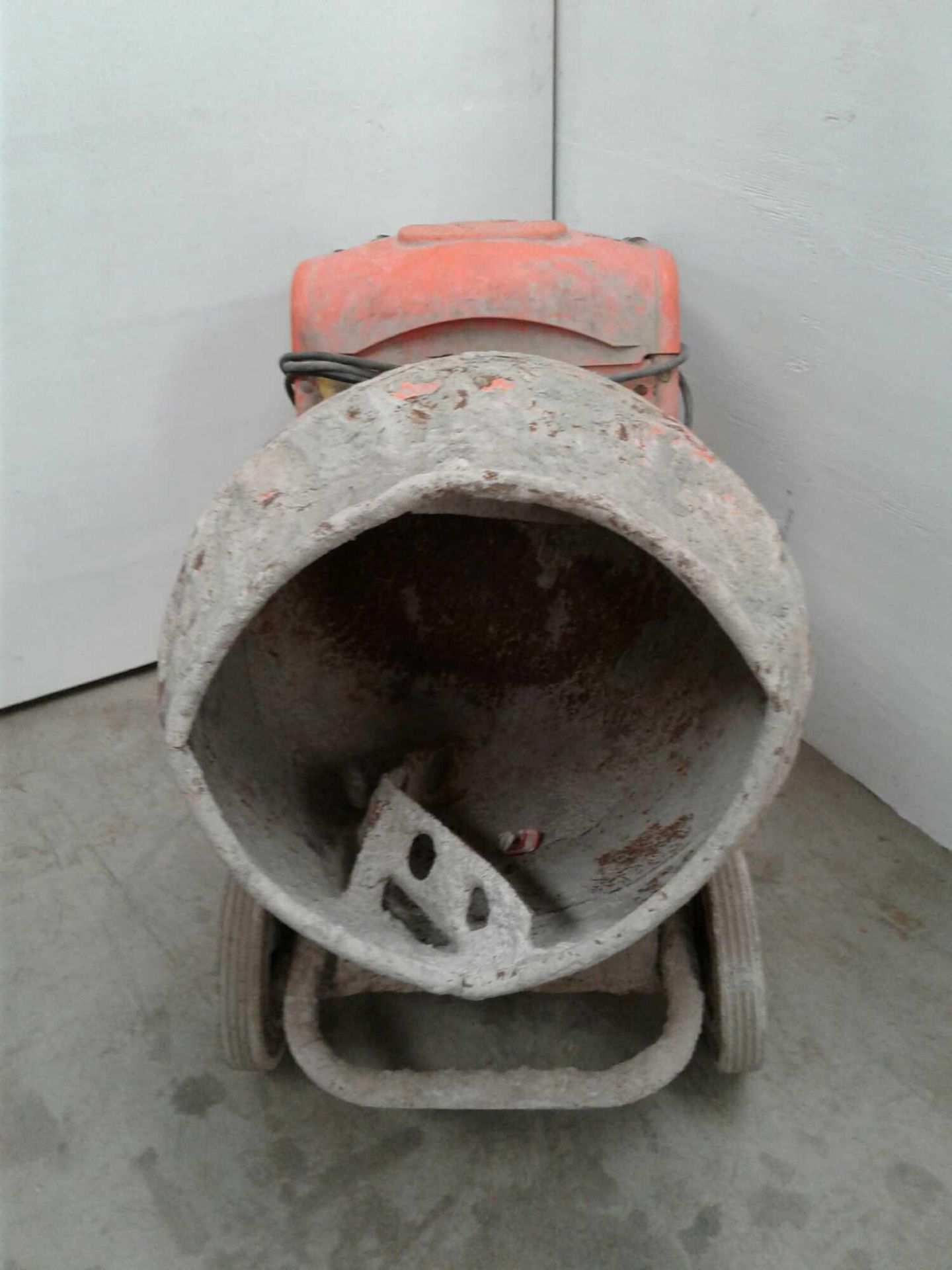 Belle minimix 150 cement mixer 110 V - Image 4 of 4