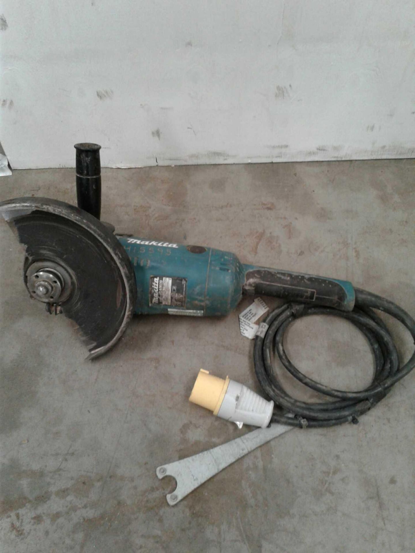 Makita 9 inch grinder 110 V - Image 2 of 2