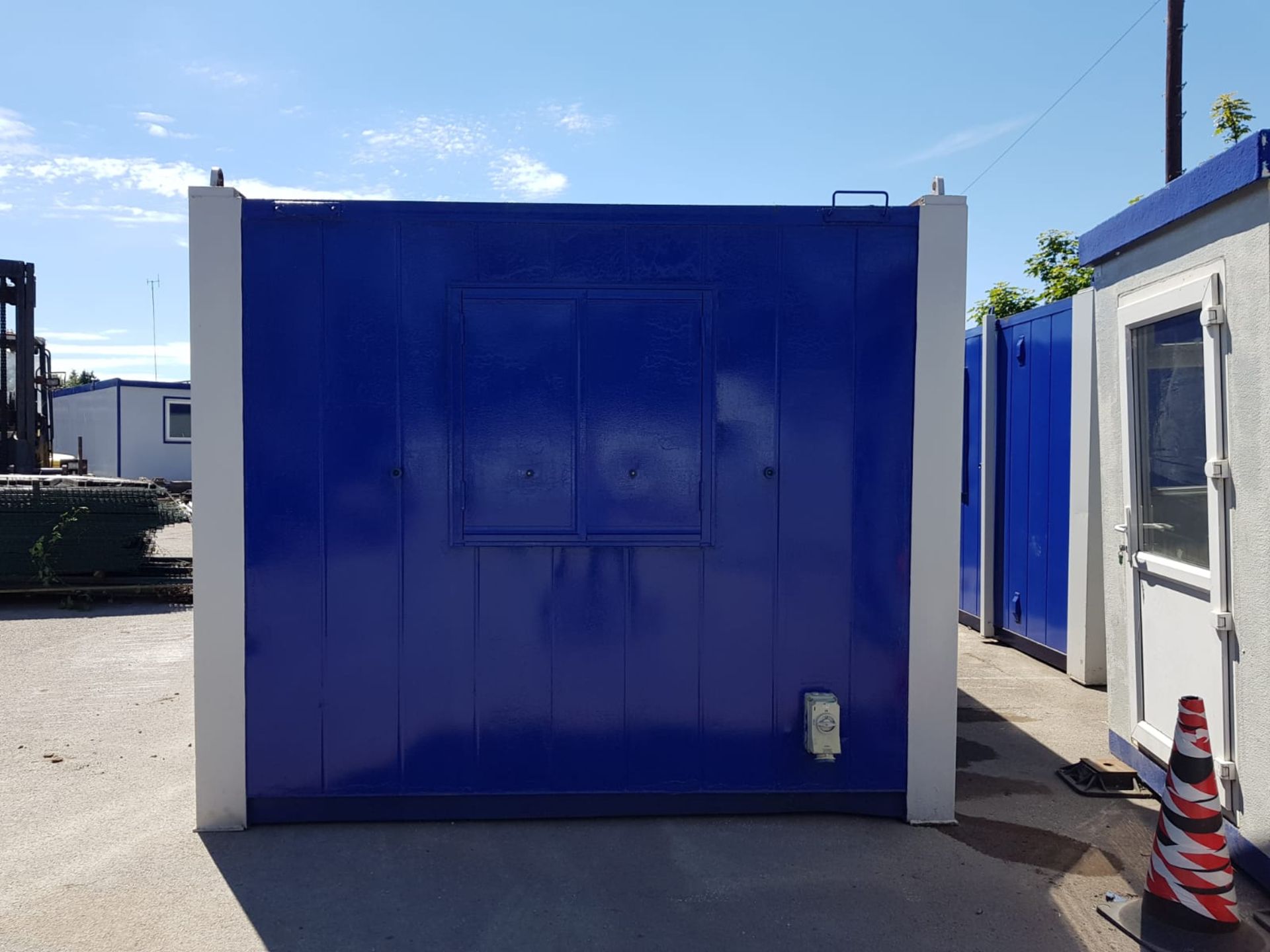 26ft X 10ft Self Contained Welfare Cabin Anti Vandal (Refurbished) - Image 2 of 12