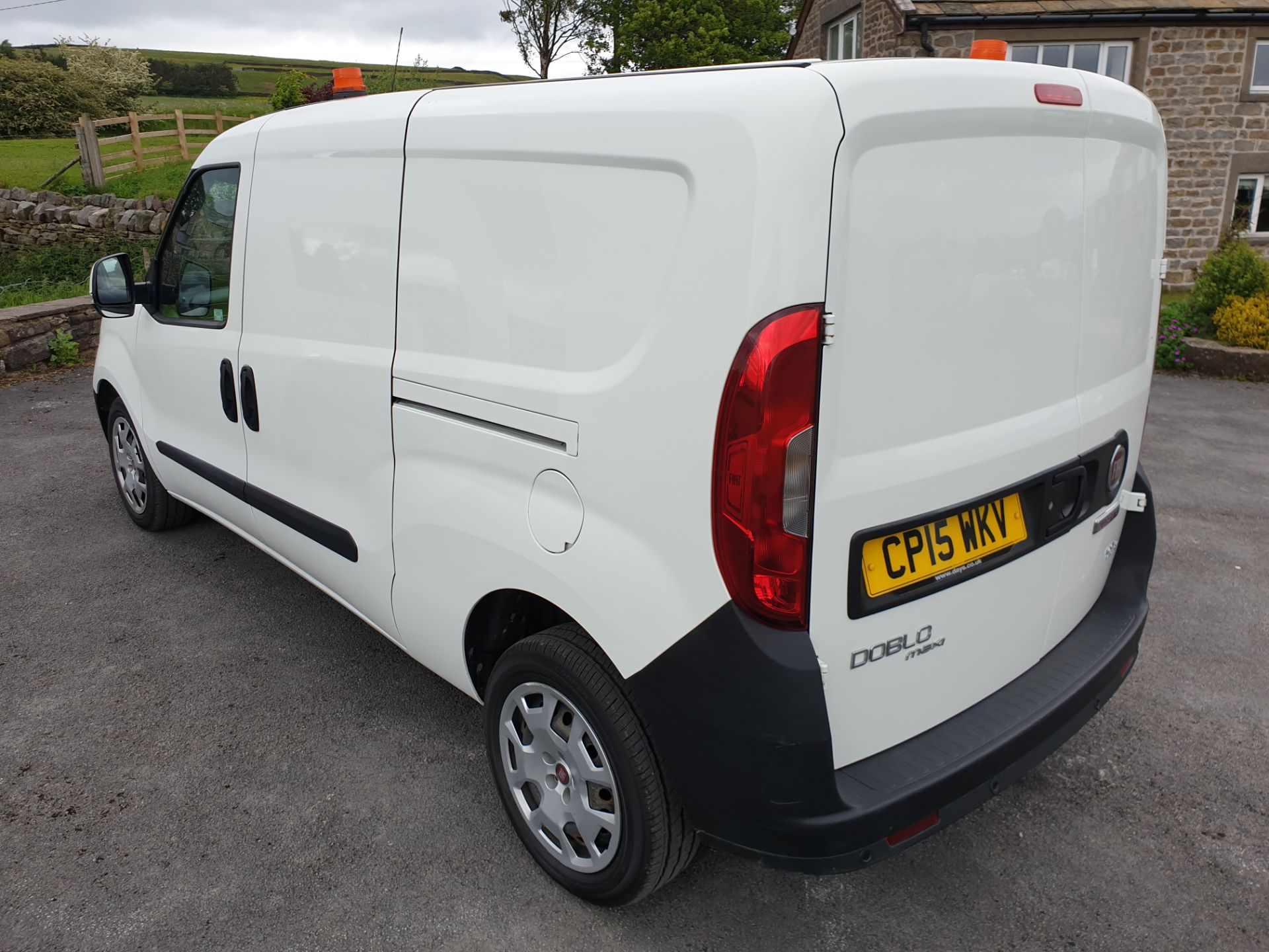 2015 / 15 Fiat Doblo 1.6 Diesel - Image 5 of 15