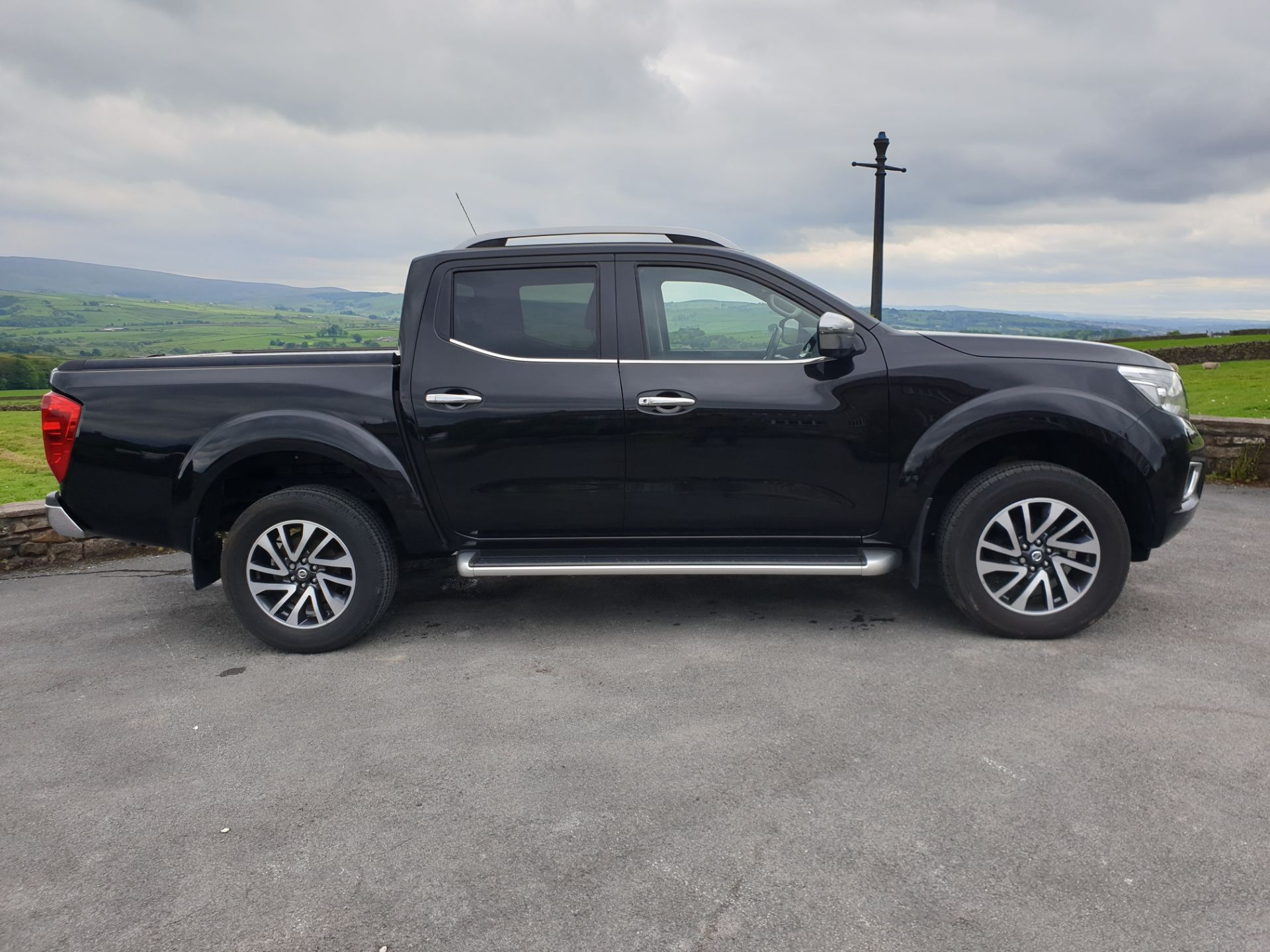 2016 / 16 Nissan Navara Tekna Auto - Image 2 of 16