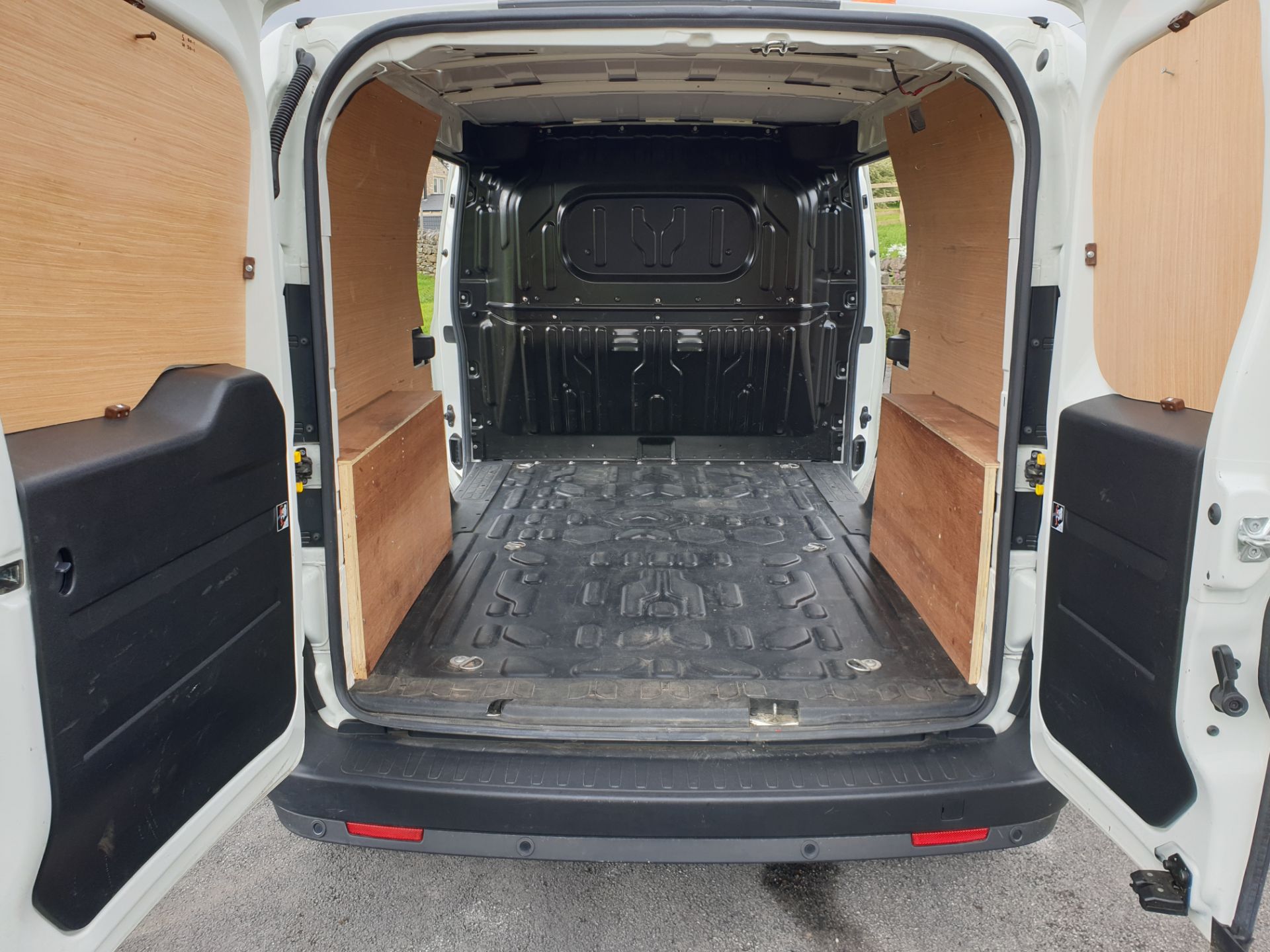 2015 / 15 Fiat Doblo 1.6 Diesel - Image 8 of 15