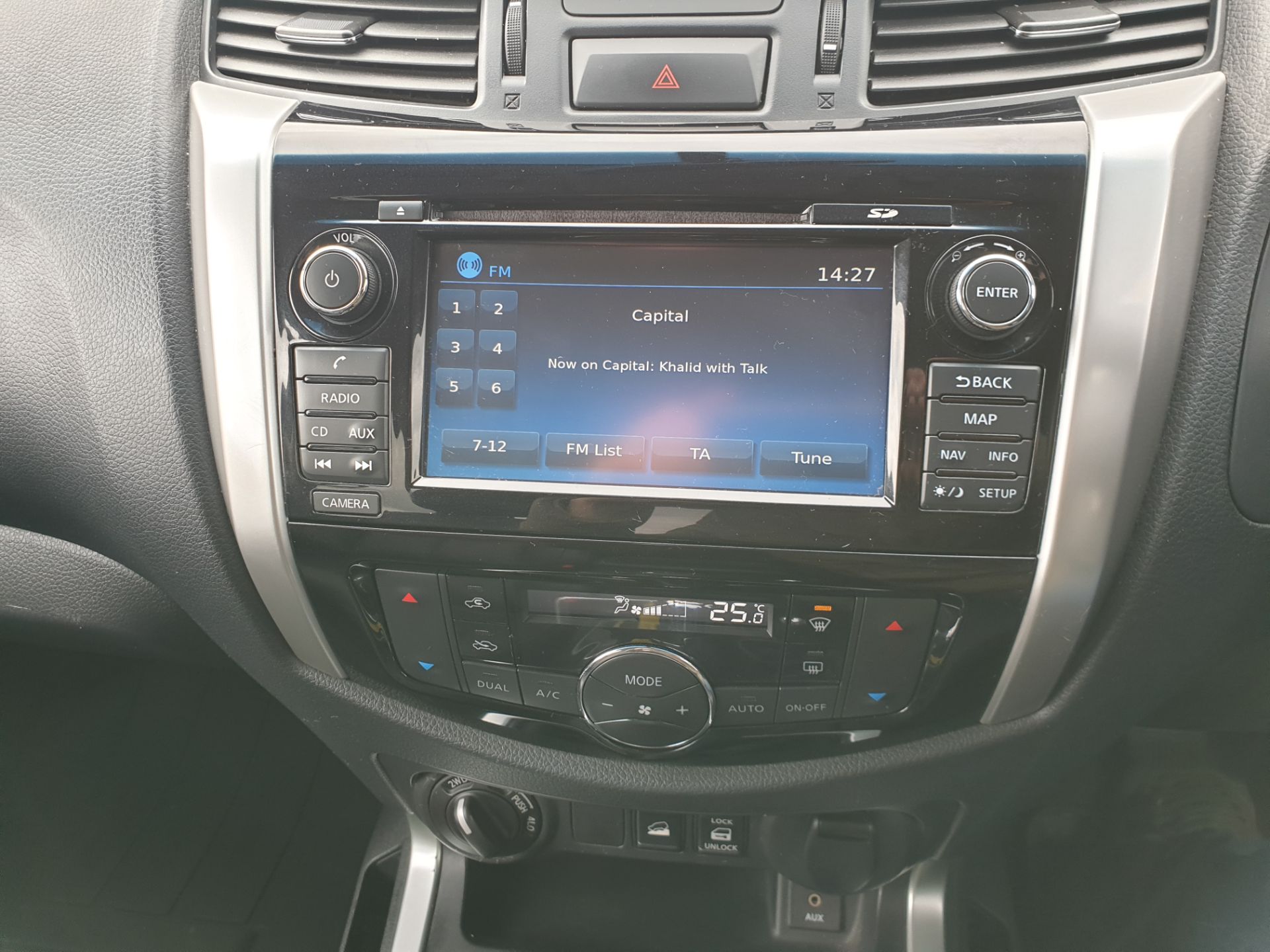 2016 / 16 Nissan Navara Tekna - Image 12 of 16