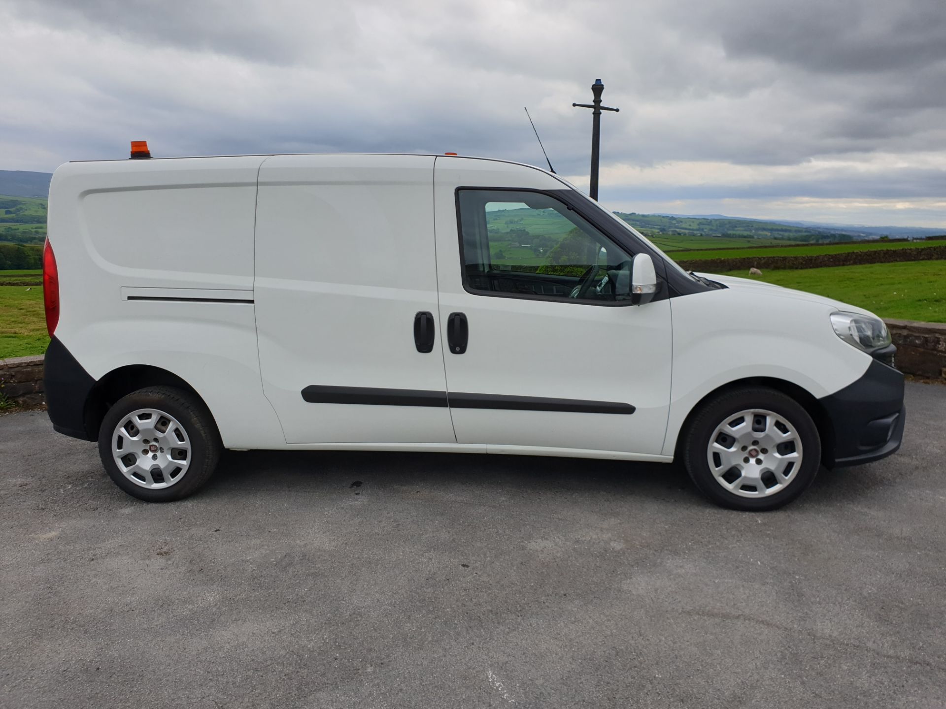 2015 / 15 Fiat Doblo 1.6 Diesel - Image 2 of 15