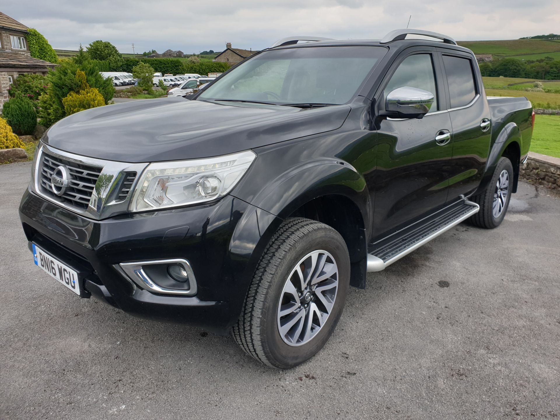 2016 / 16 Nissan Navara Tekna Auto - Image 6 of 16