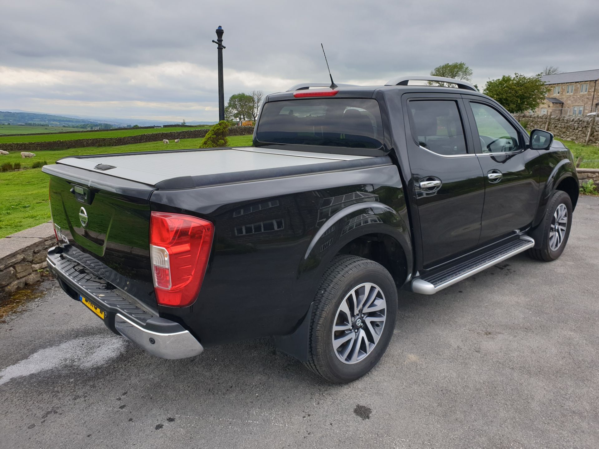 2016 / 16 Nissan Navara Tekna Auto - Image 3 of 16