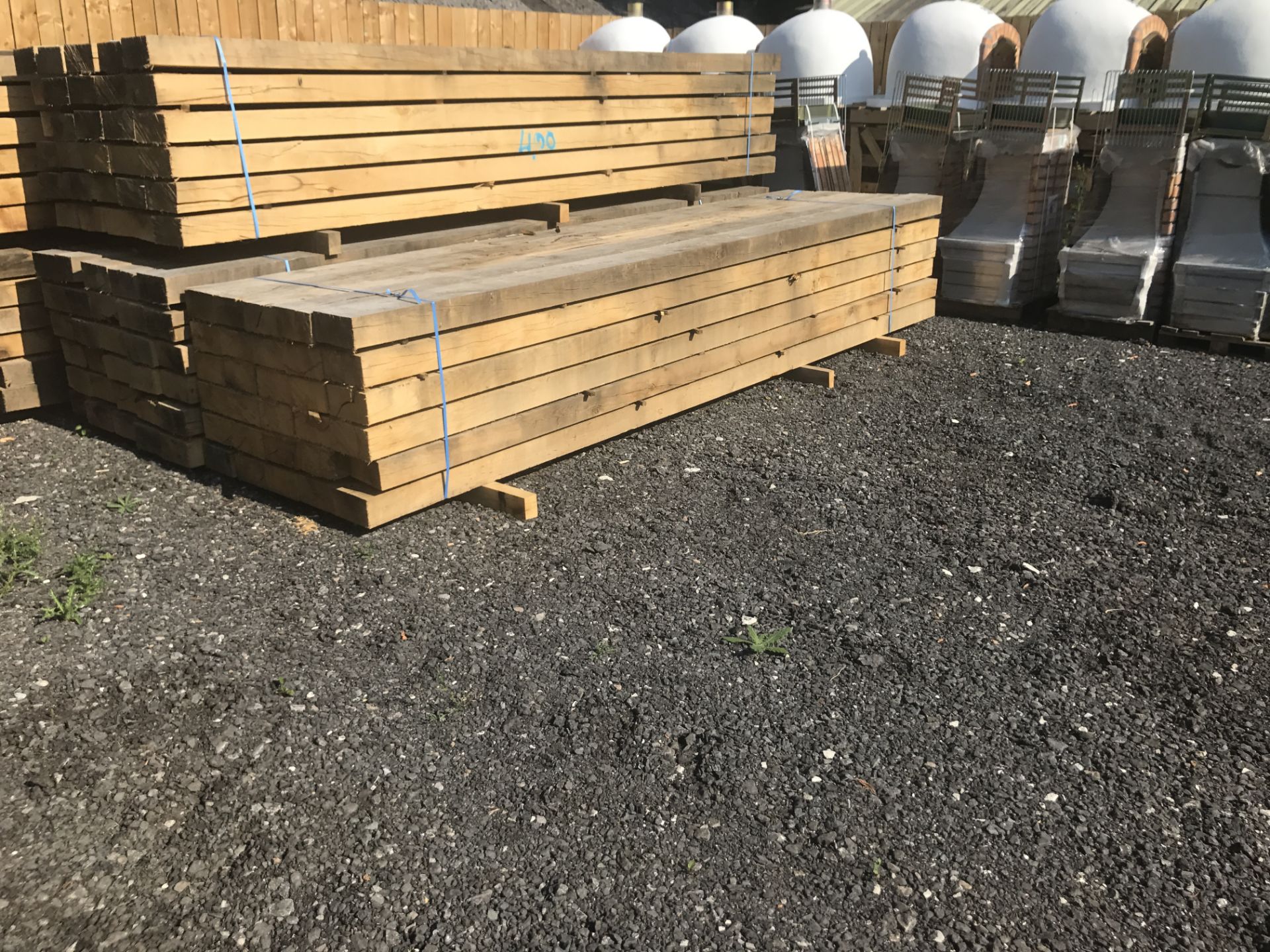 PALLET OF 30 x OAK BEAMS APPROX 13FT LONG – 3.8M LONG X 8 INCH X 4 INCH THICK