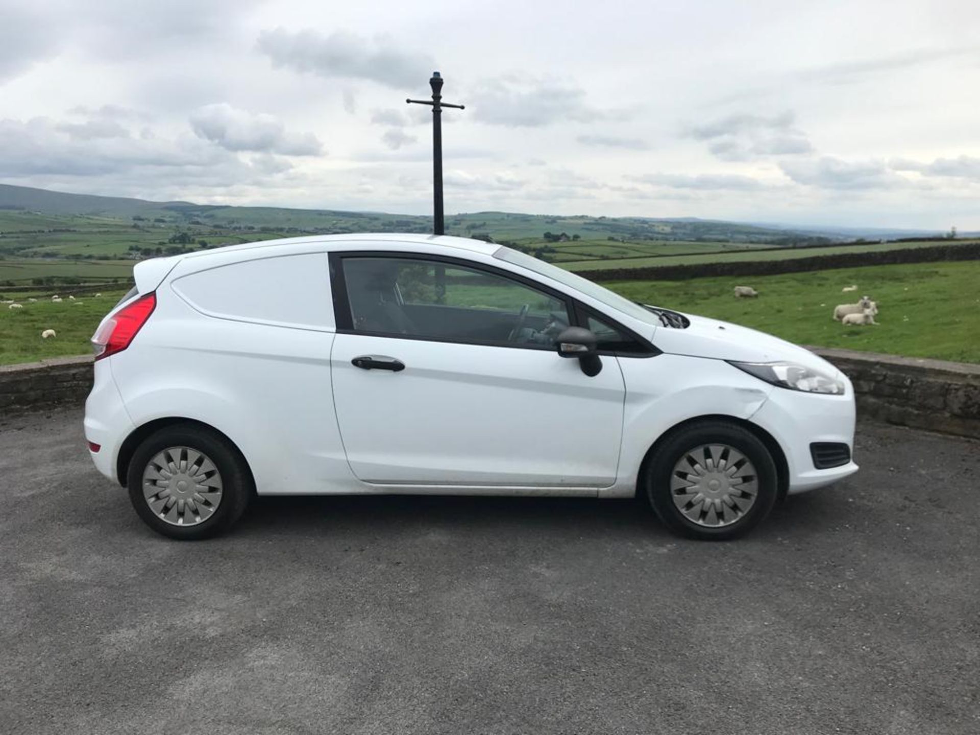 2014 / 14 Ford Fiesta Van 1.6 Tdci - Image 2 of 9