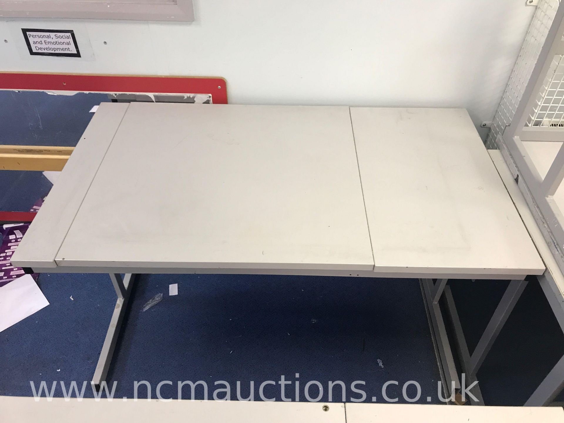 A2 Flip Top Drawing Board Table - Image 2 of 4