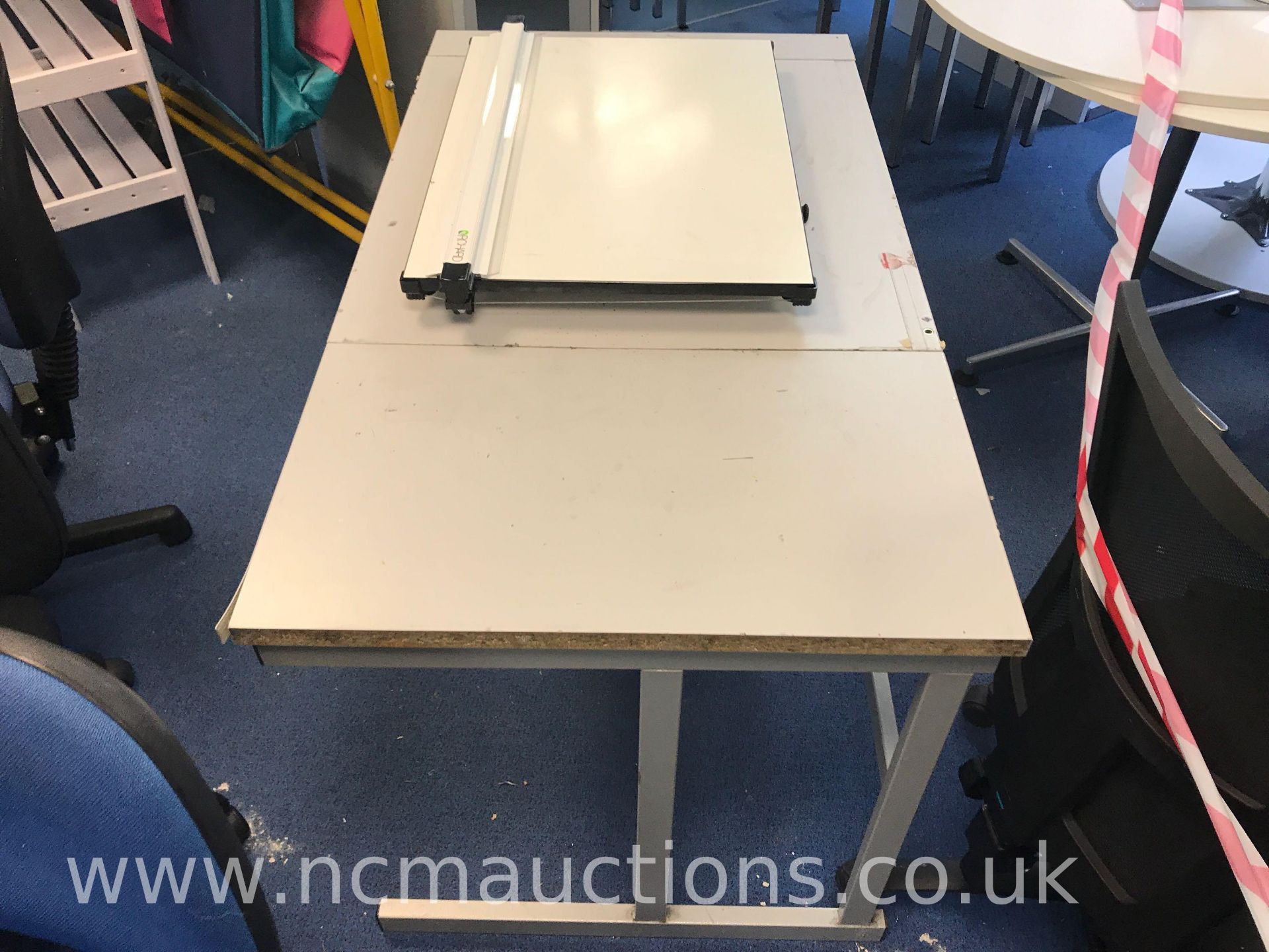 A2 Flip Top Drawing Board Table - Image 4 of 4