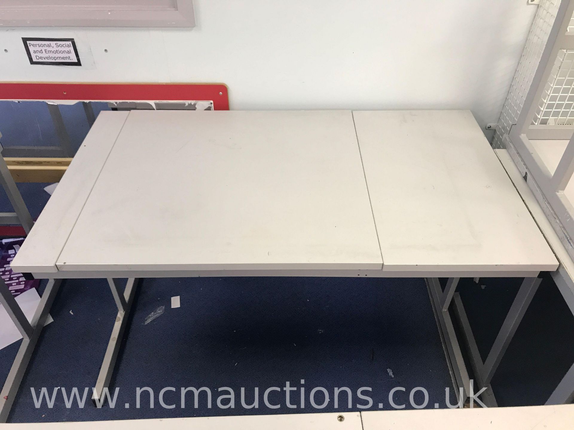 A2 Flip Top Drawing Board Table - Image 2 of 4