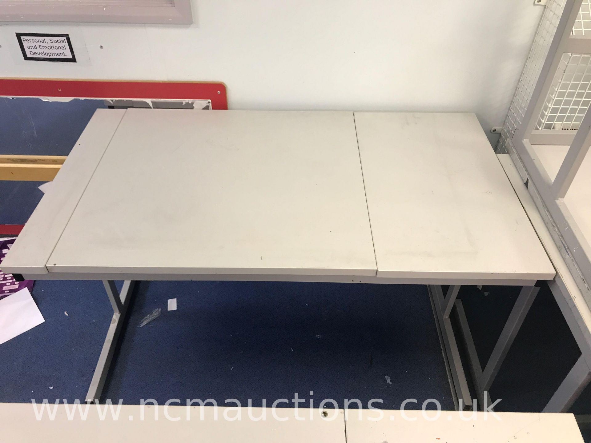 A2 Flip Top Drawing Board Table - Image 2 of 4