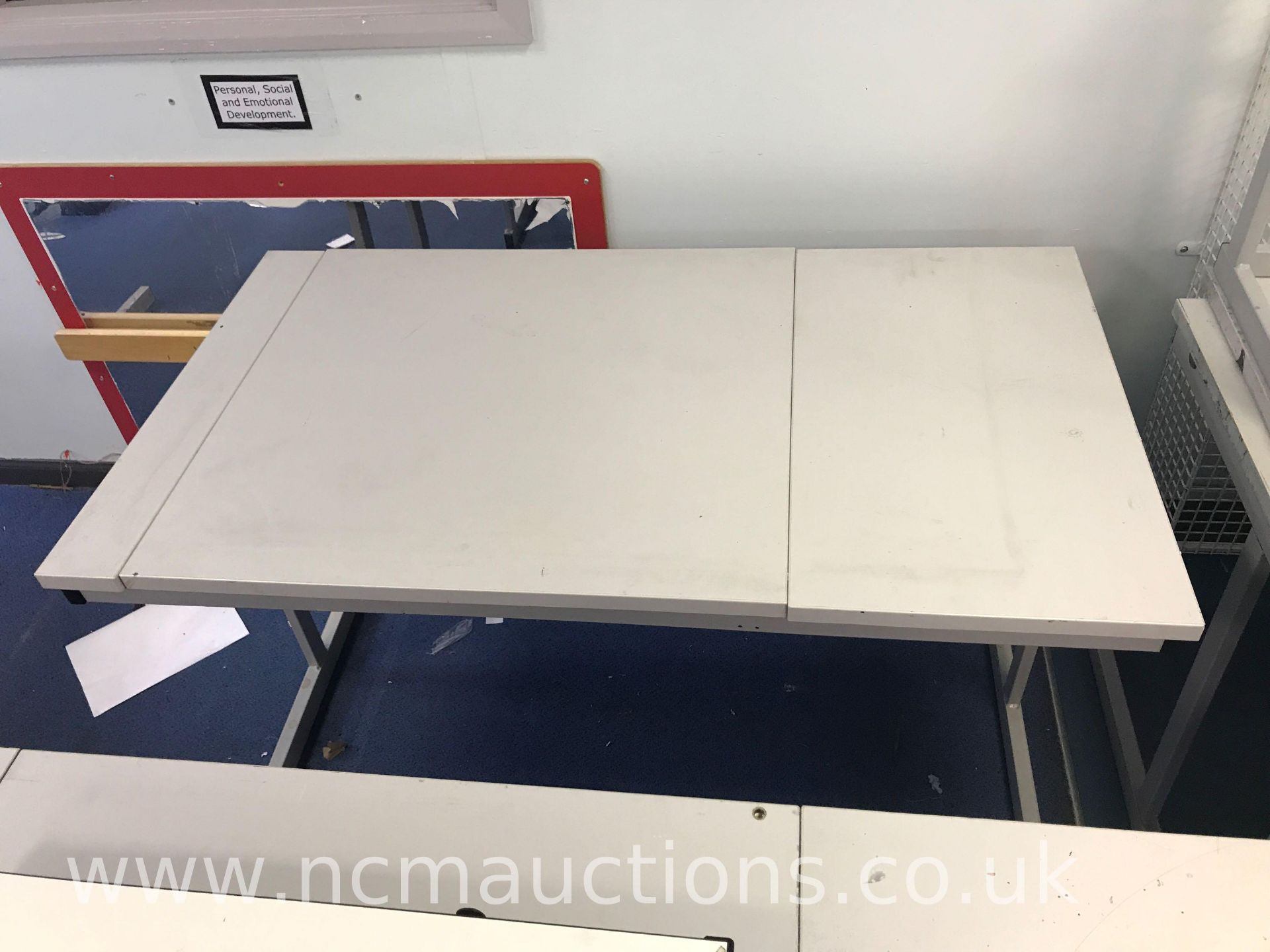 A2 Flip Top Drawing Board Table - Image 2 of 4