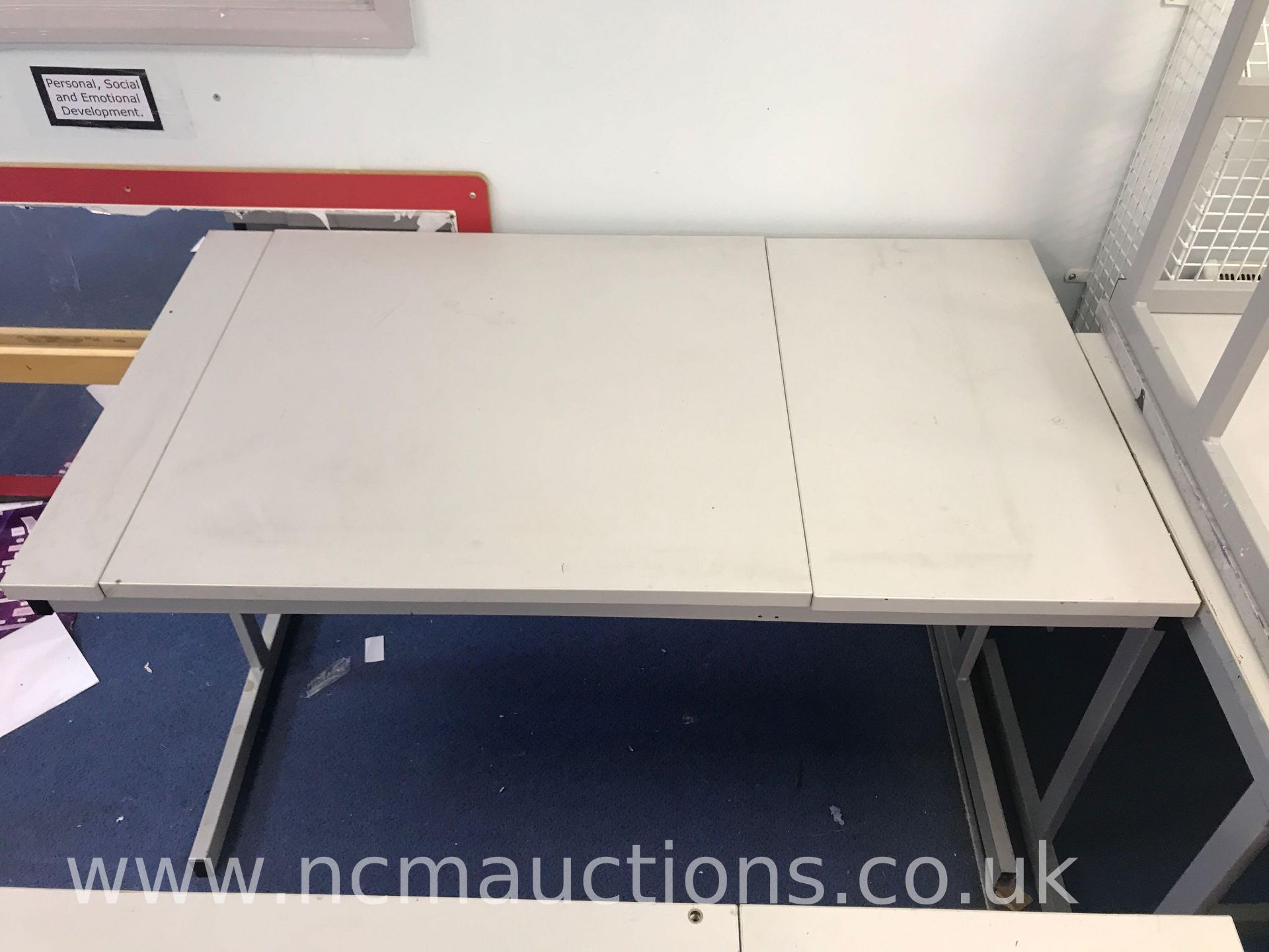 A2 Flip Top Drawing Board Table - Image 2 of 4