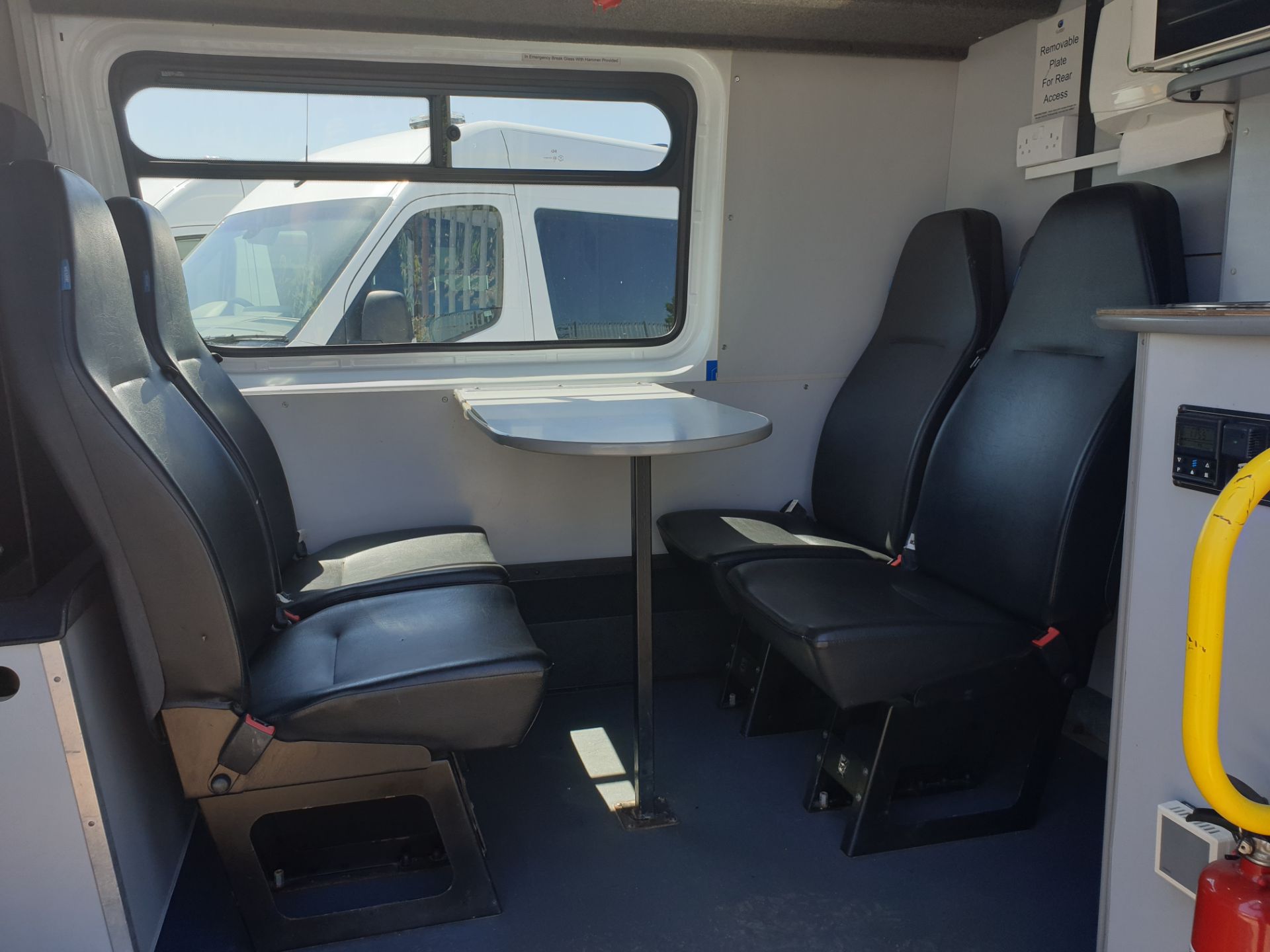 2013 / 13 Mercedes Sprinter 7 Seat Welfare Van - Image 11 of 30