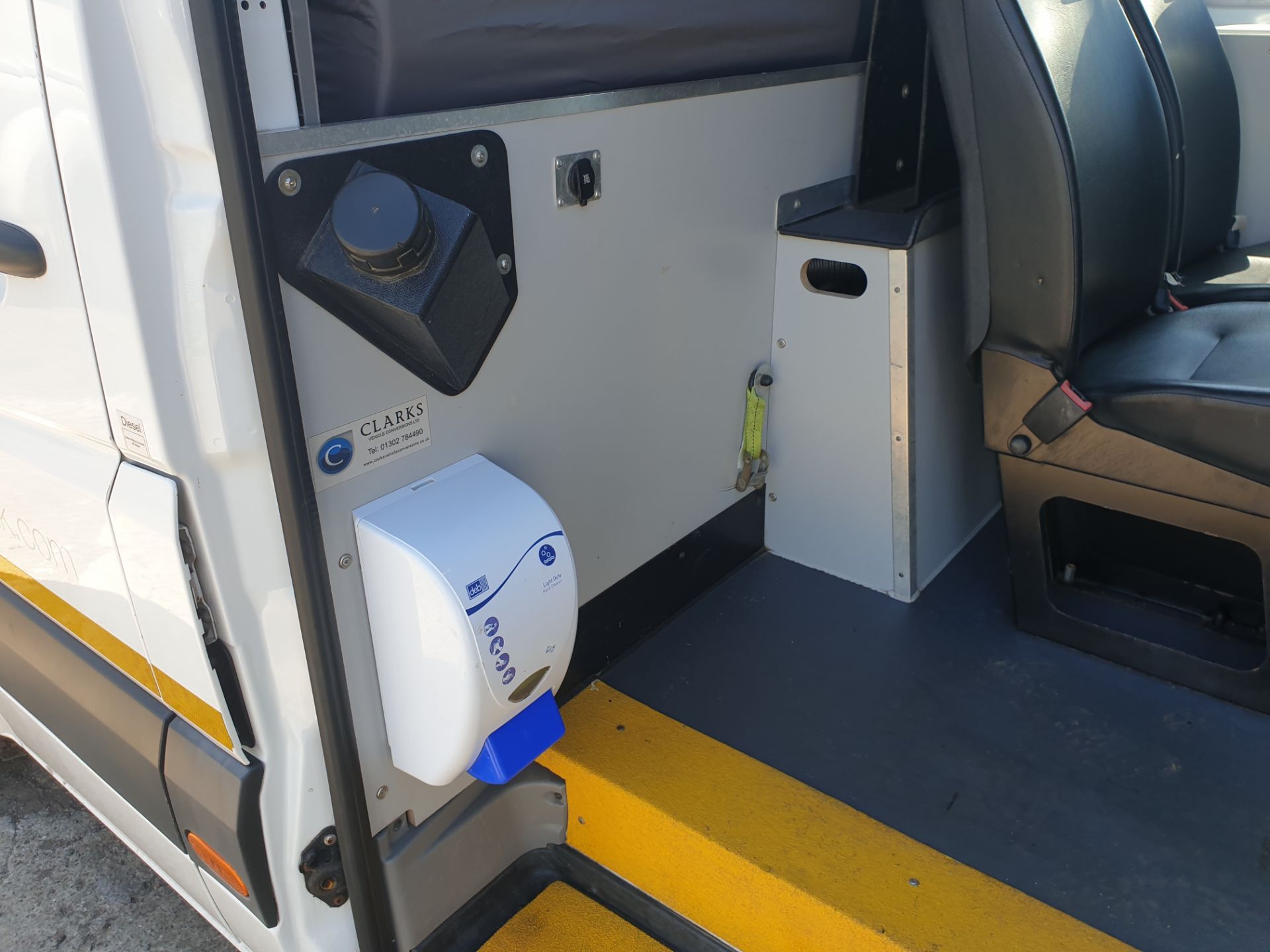 2013 / 13 Mercedes Sprinter 7 Seat Welfare Van - Image 13 of 30