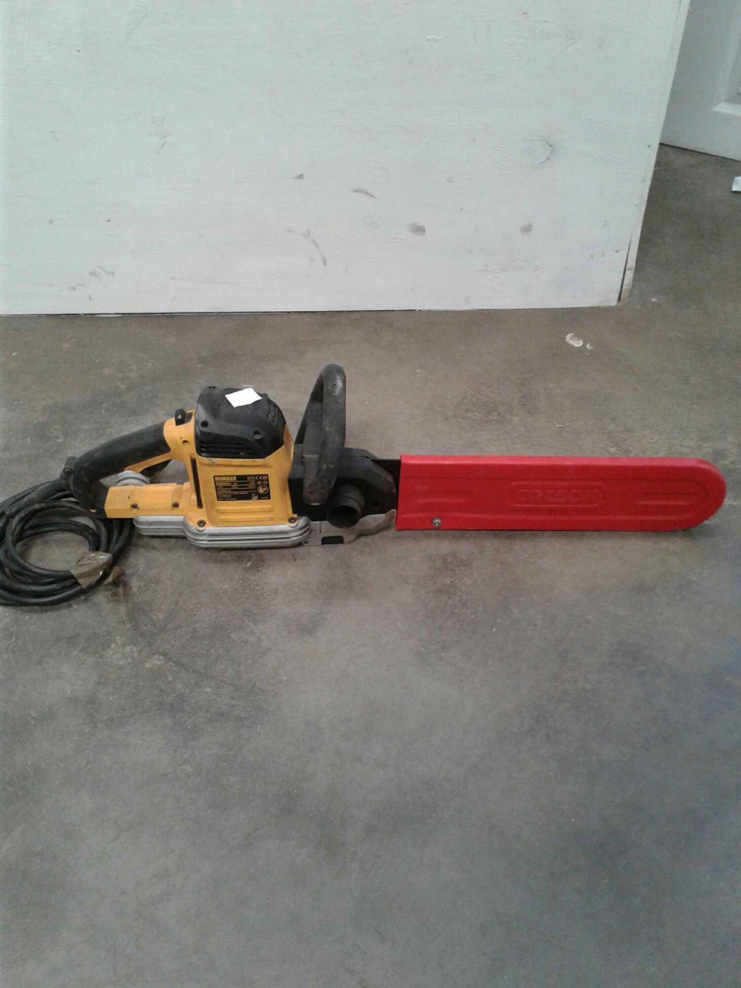 DeWalt wood saw 110 V - Image 2 of 2