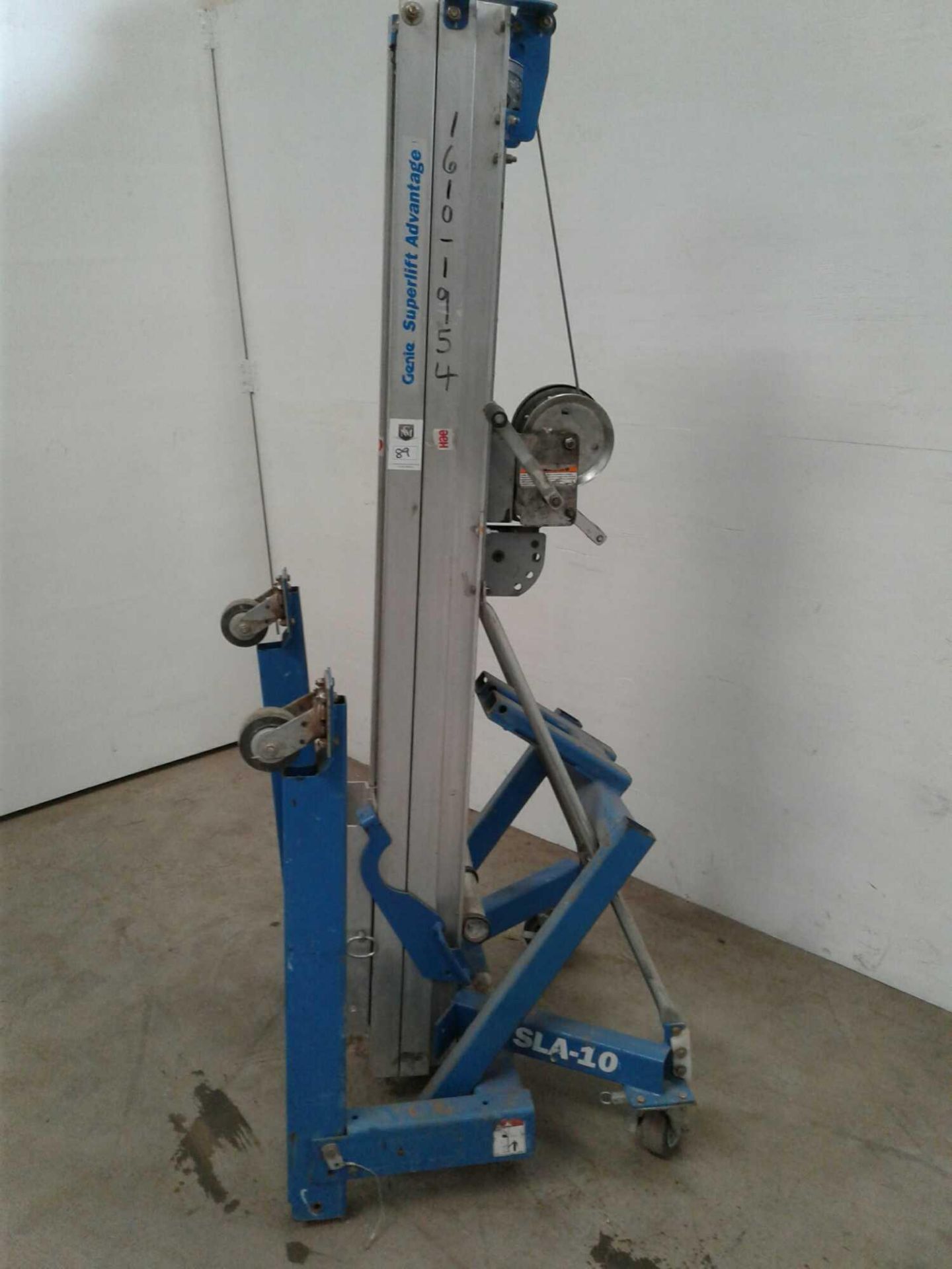 Genie material lift SLA-10