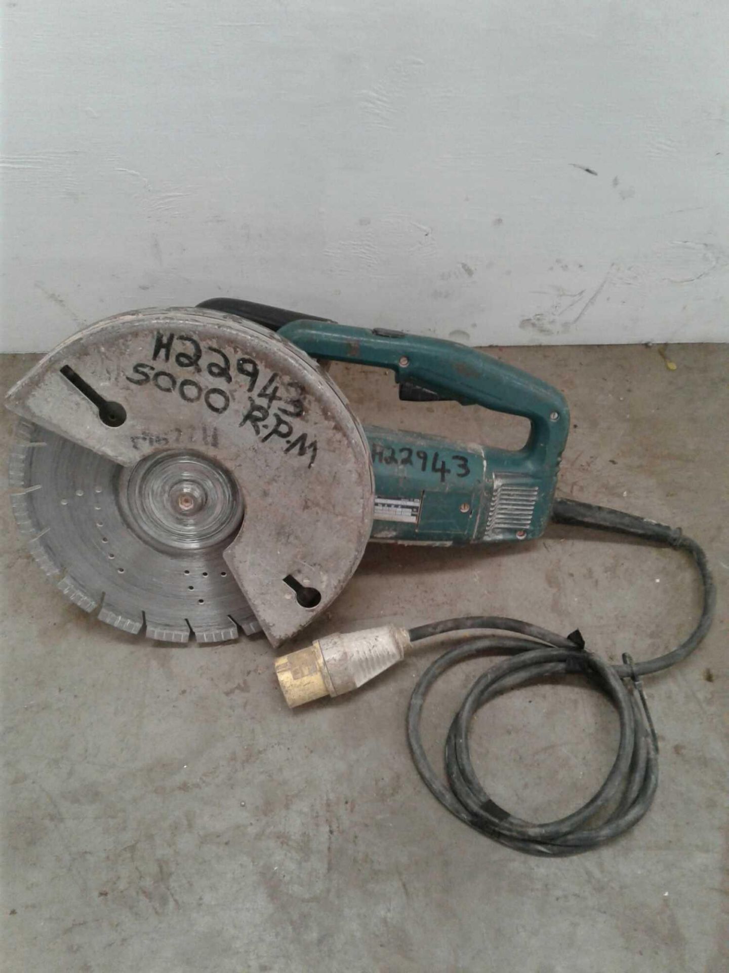 Bosch cut off saw 110 V - Image 2 of 2