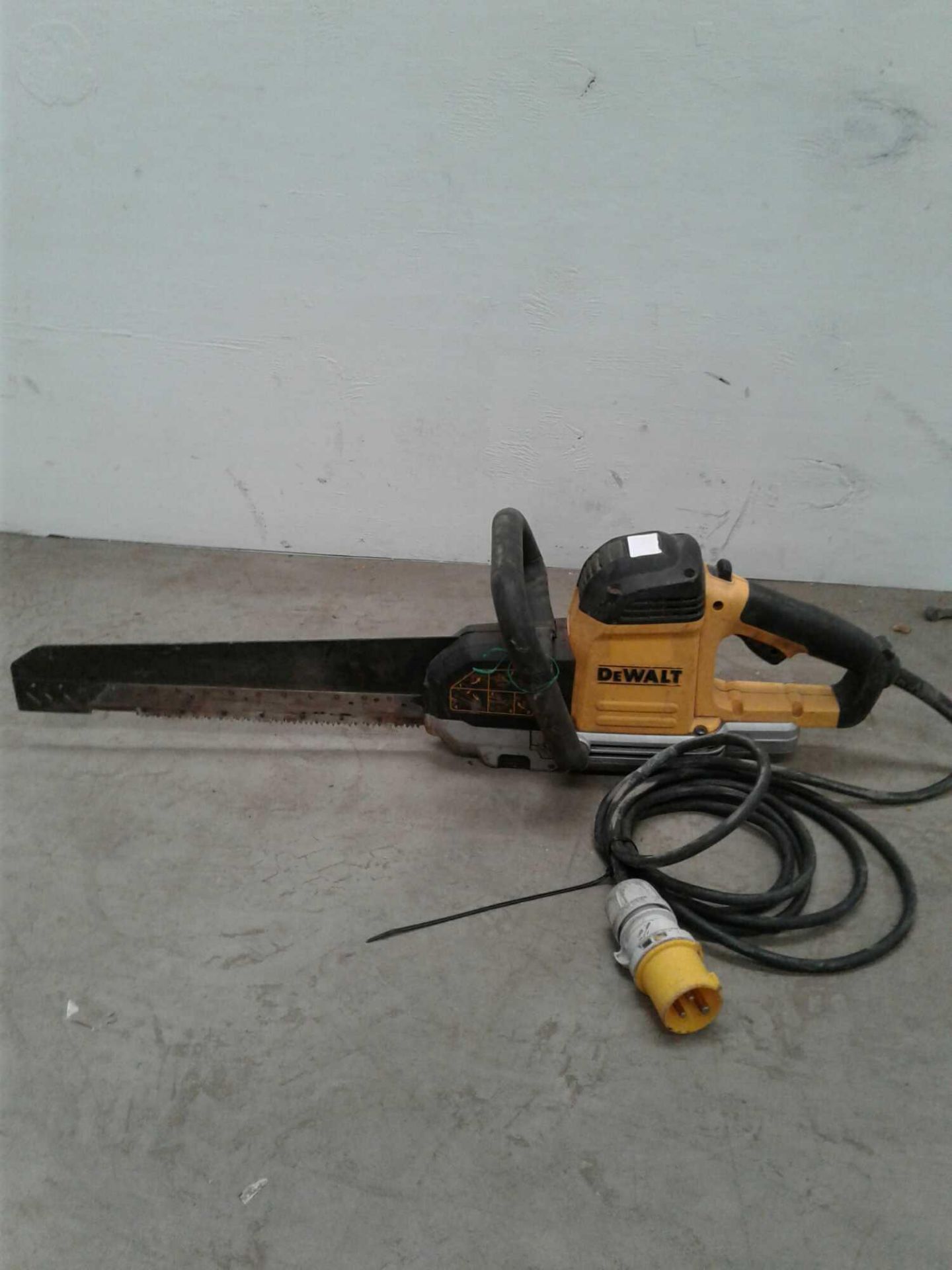 DeWalt wood saw 110 V - Image 2 of 2